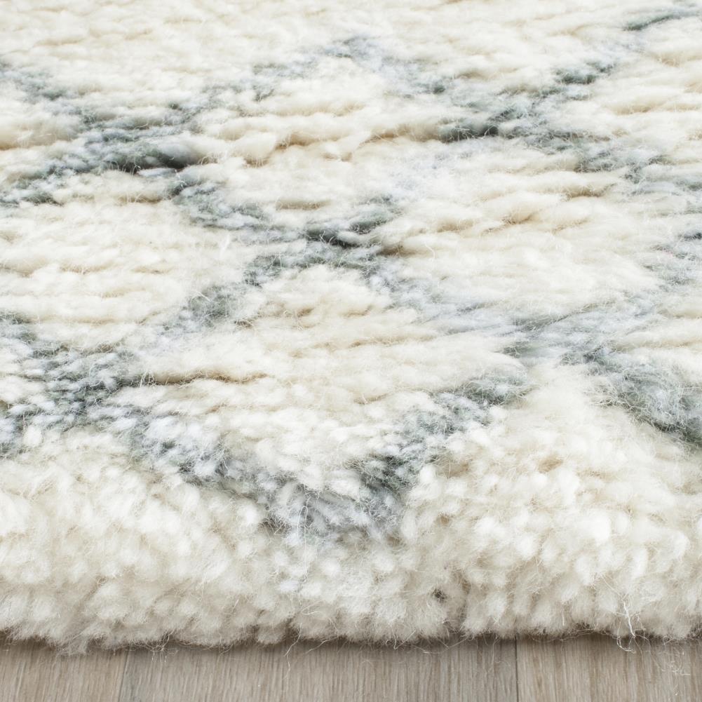SAFAVIEH Casablanca Ognena Geometric Shag Area Rug, Ivory/Blue, 4' x 6'