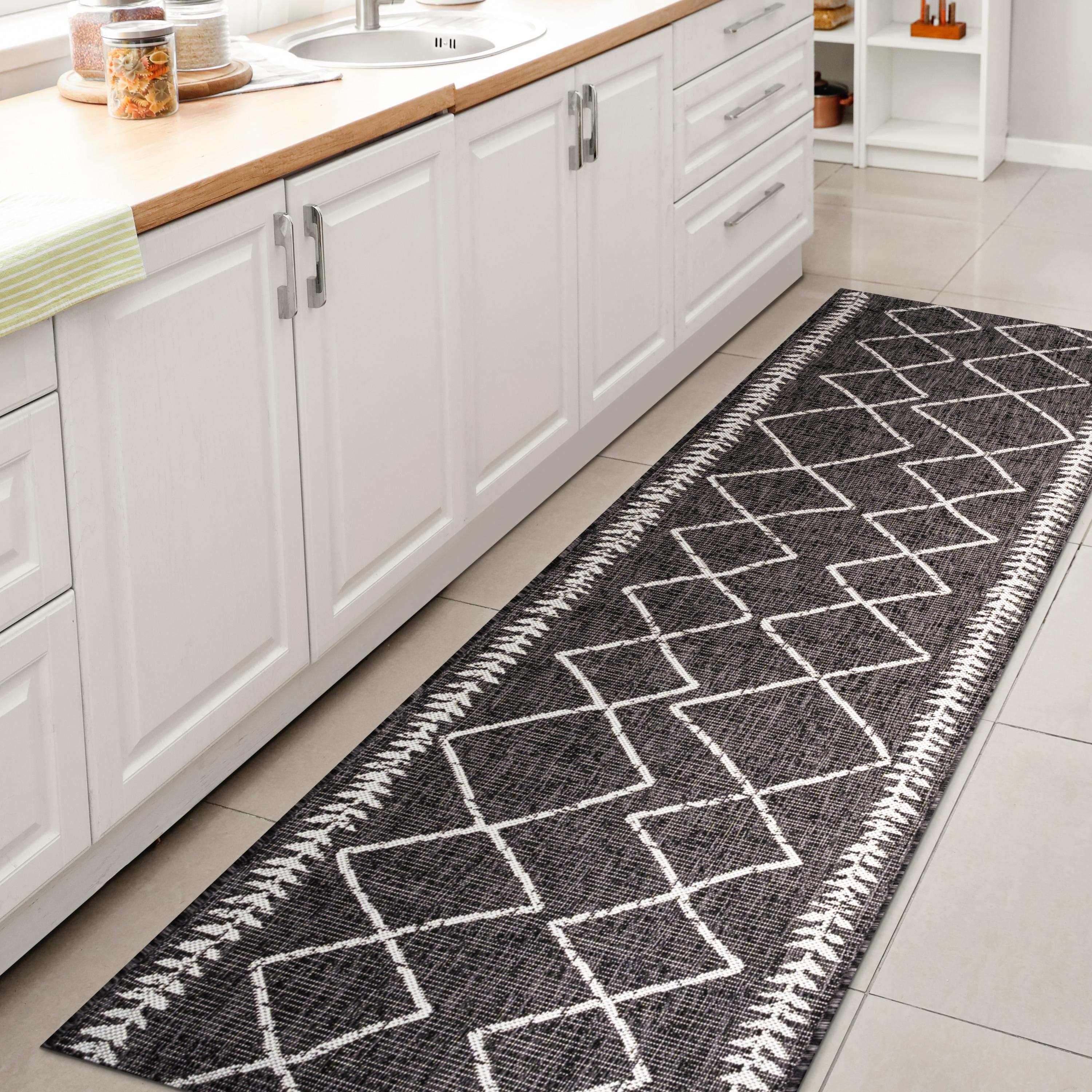2'x10' Derya  Diamond Trellis Indoor/Outdoor Runner Rug, Black/Ivory - JONATHAN Y