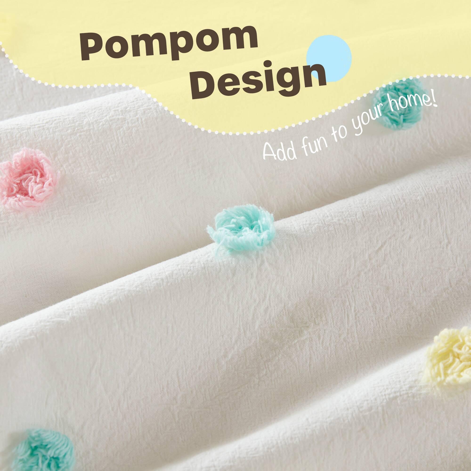 Intelligent Design Kids Callie Pom Pom Cotton Jacquard Quilt Set with Throw Pillows
