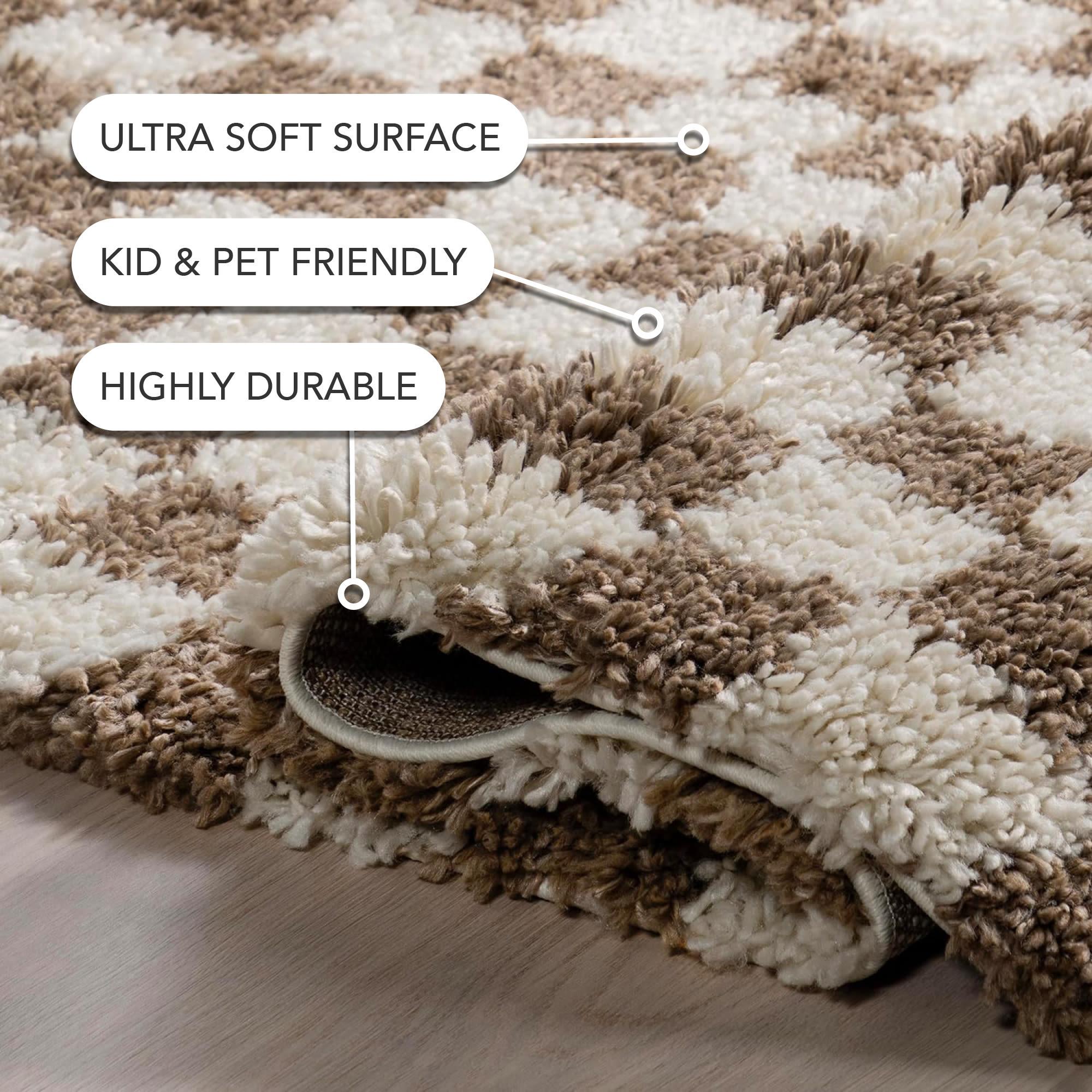Nuloom Adelaide Checkered 4x6 Shag Indoor Area Rug for Living Room Bedroom Dining Room Nursery, Beige/Brown