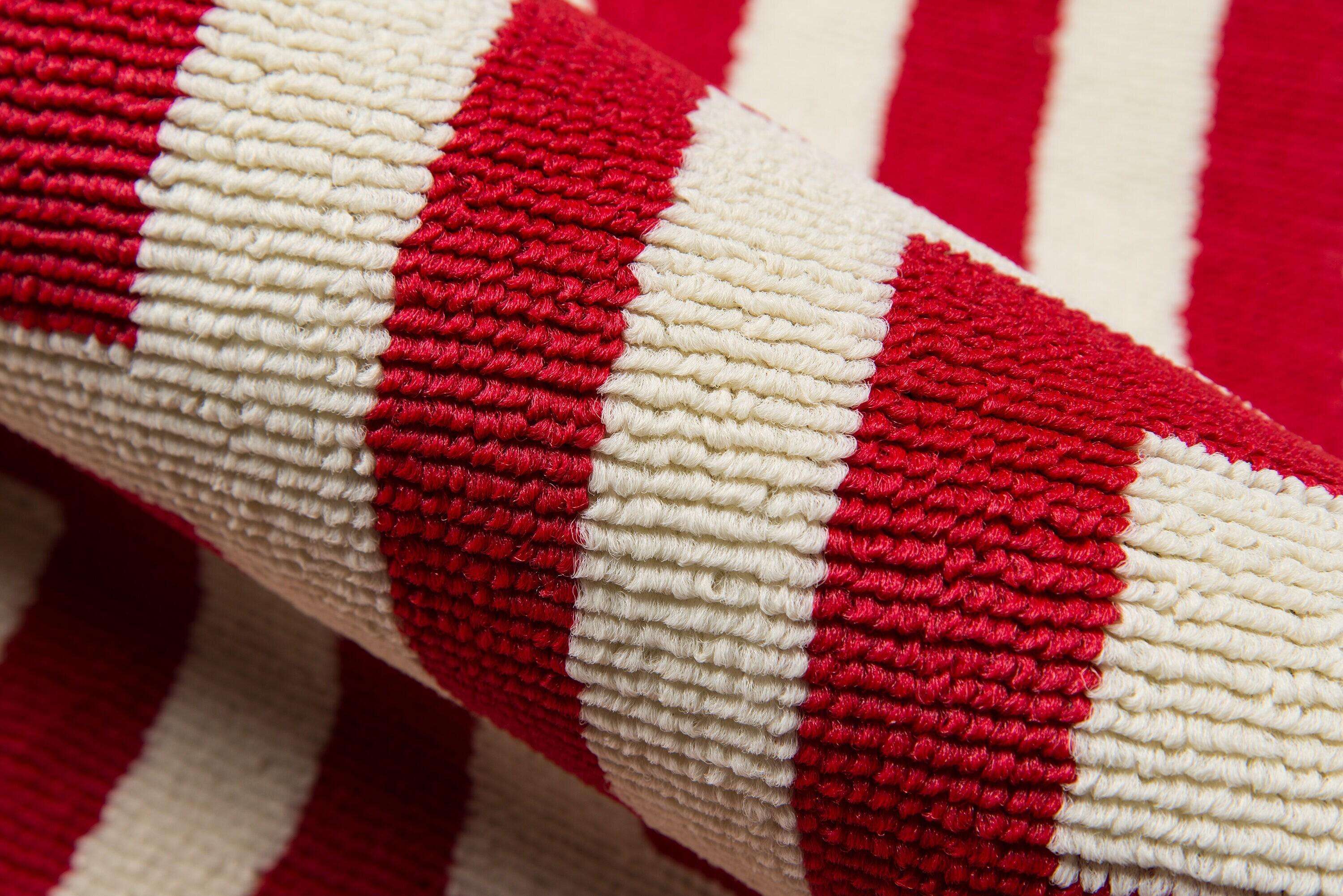 Baja Chic Red Synthetic 2'x3' Rectangular Washable Rug