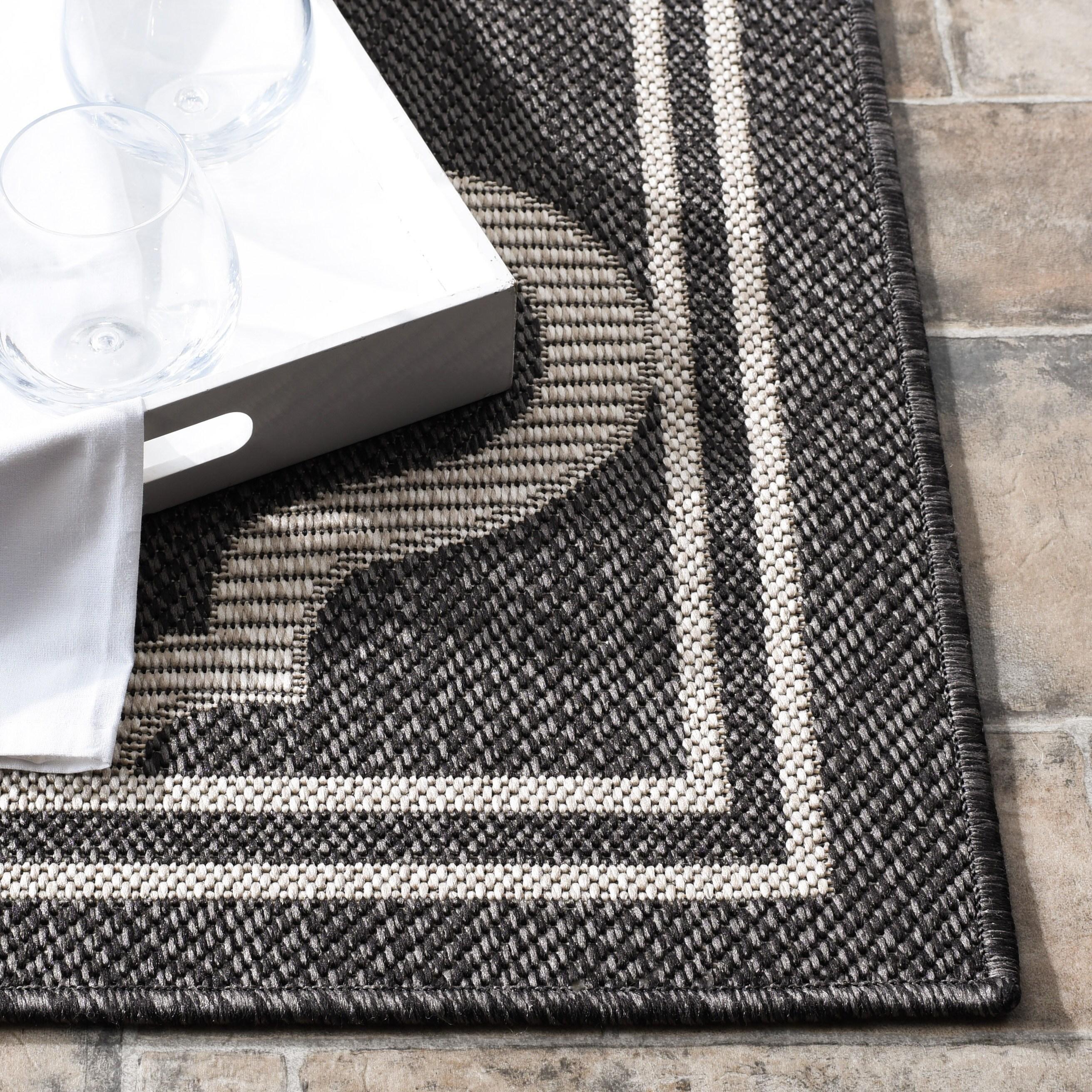 Bermuda BMU810 Power Loomed Indoor/Outdoor Machine Washable Area Rug - Charcoal/Ivory - 5'3"x7'6" - Safavieh