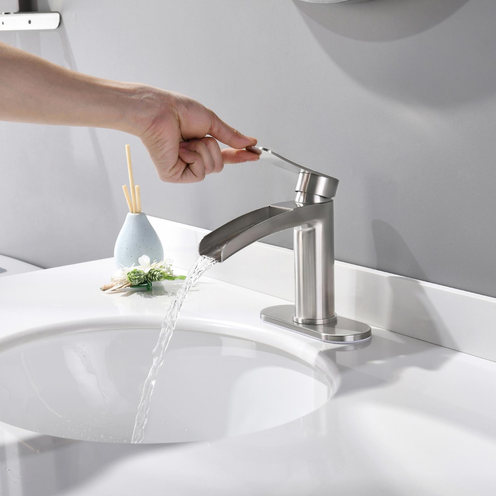 Single-Hole Single-handle Bathroom Faucet with Drain Assembly