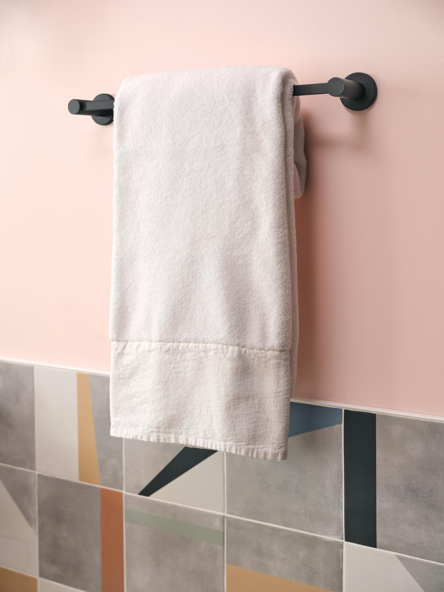 Preston 18" Wall Mounted Towel Bar