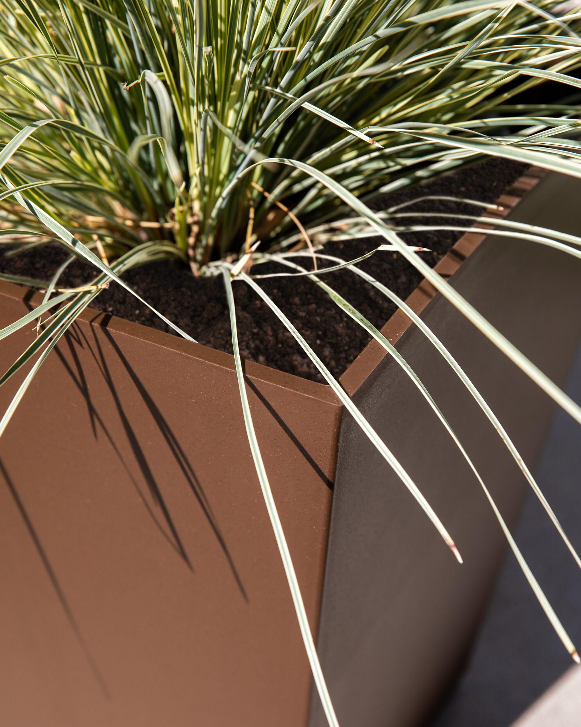 Veradek Pure Series Nobleton 22" Planter (Espresso, 22 inch)