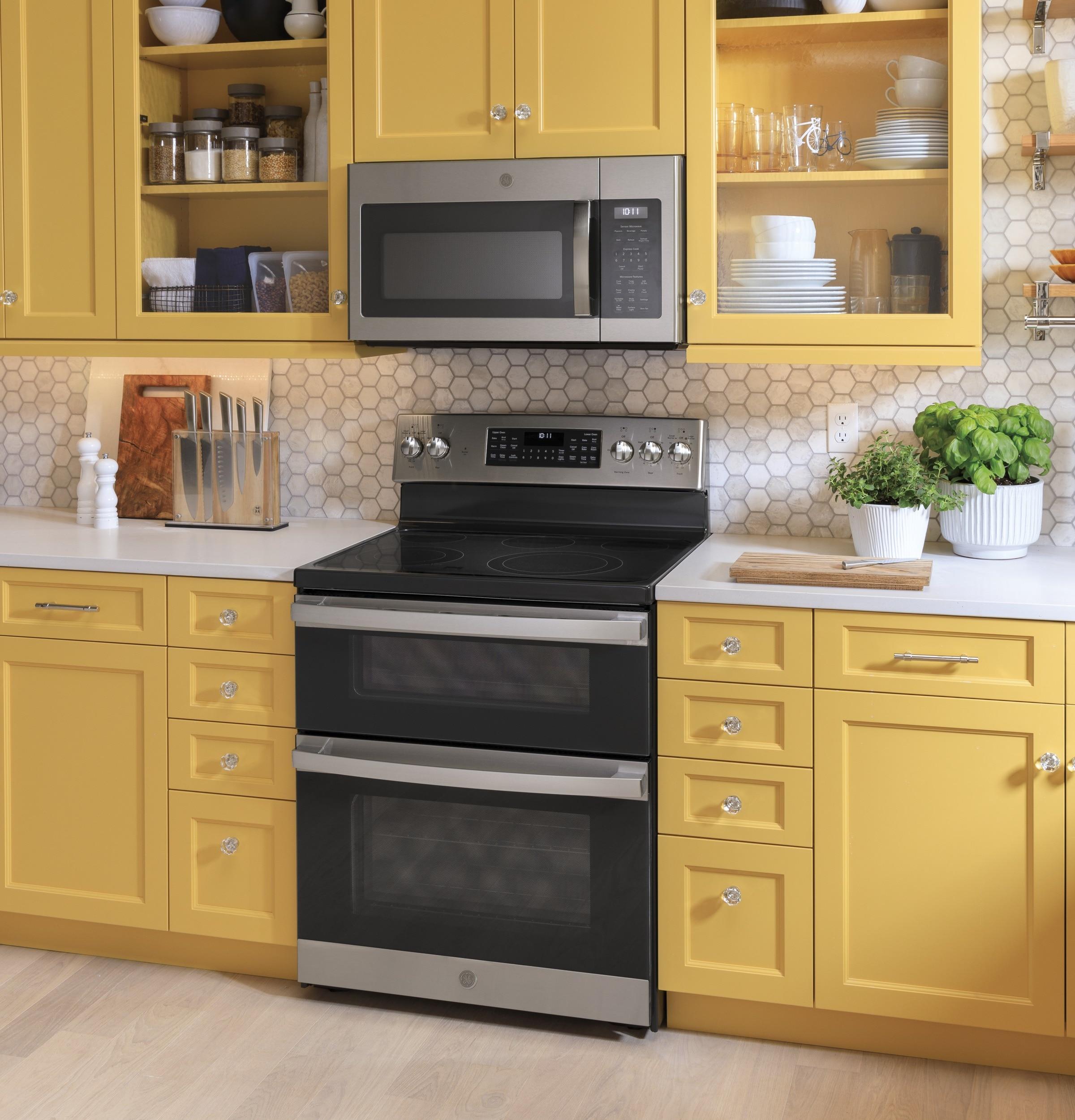 GE Appliances 30" 6.6 cu. ft. Freestanding Electric Range with 5 Elements and Convection Oven