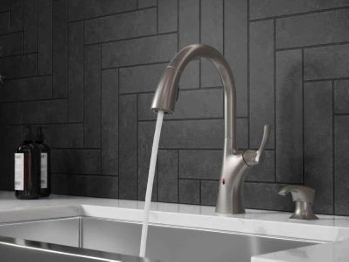 Pull Down Touchless Single Handle Kitchen Faucet with Side Spray