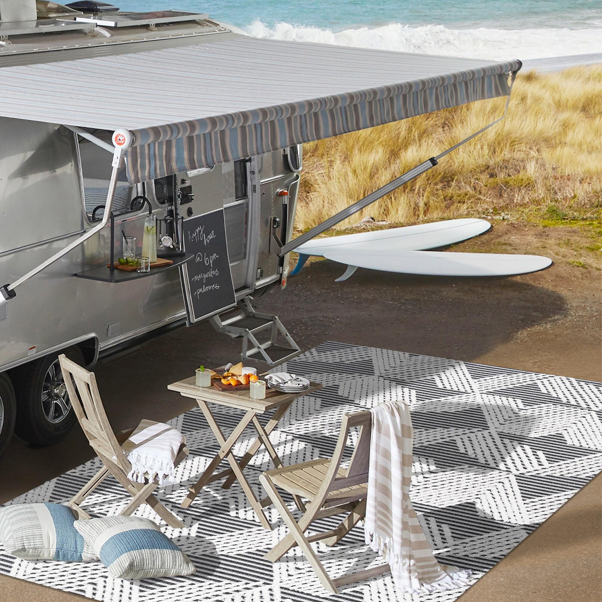 4'x6' Jazz High-Low Pile Art Deco Geometric Indoor/Outdoor Area Rug, Black/Ivory - JONATHAN Y