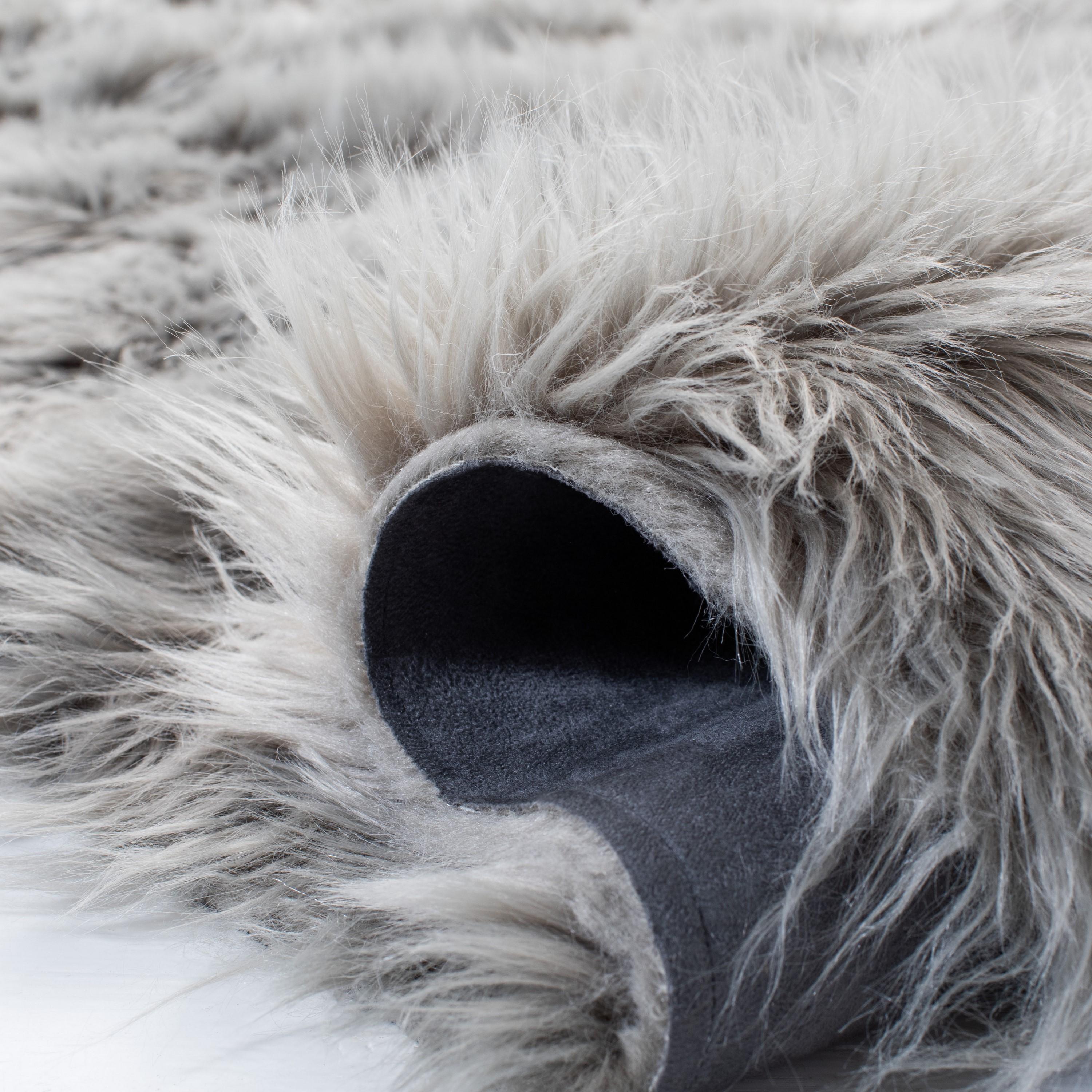 SAFAVIEH Faux Sheep Skin Vesna Solid Area Rug, Grey, 2' x 3'