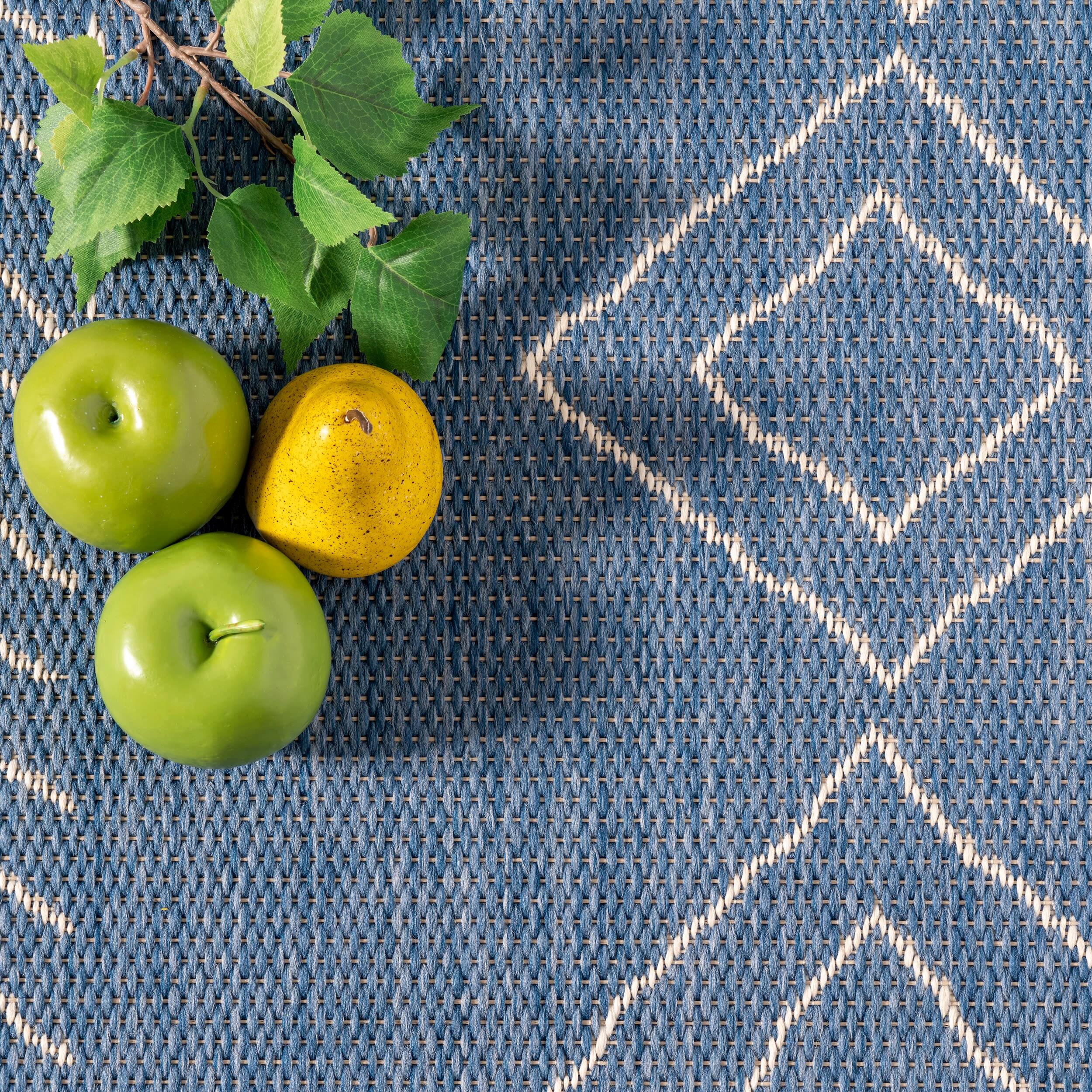 Nuloom Serna Diamond 6x9 Indoor/Outdoor Area Rug for Living Room Patio Deck Front Porch Kitchen, Blue/Ivory