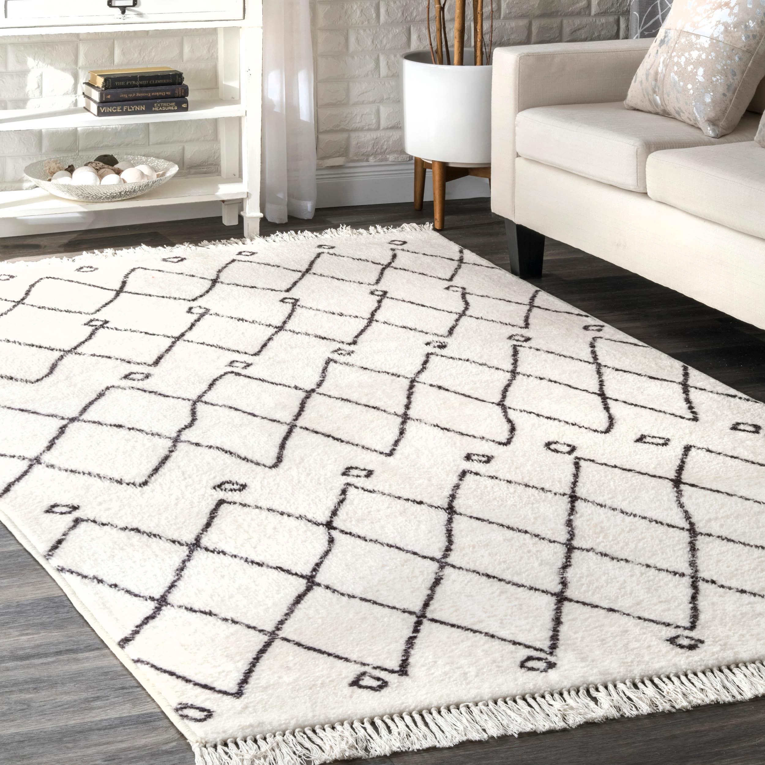 Off White Trellis Synthetic 5' x 8' Area Rug