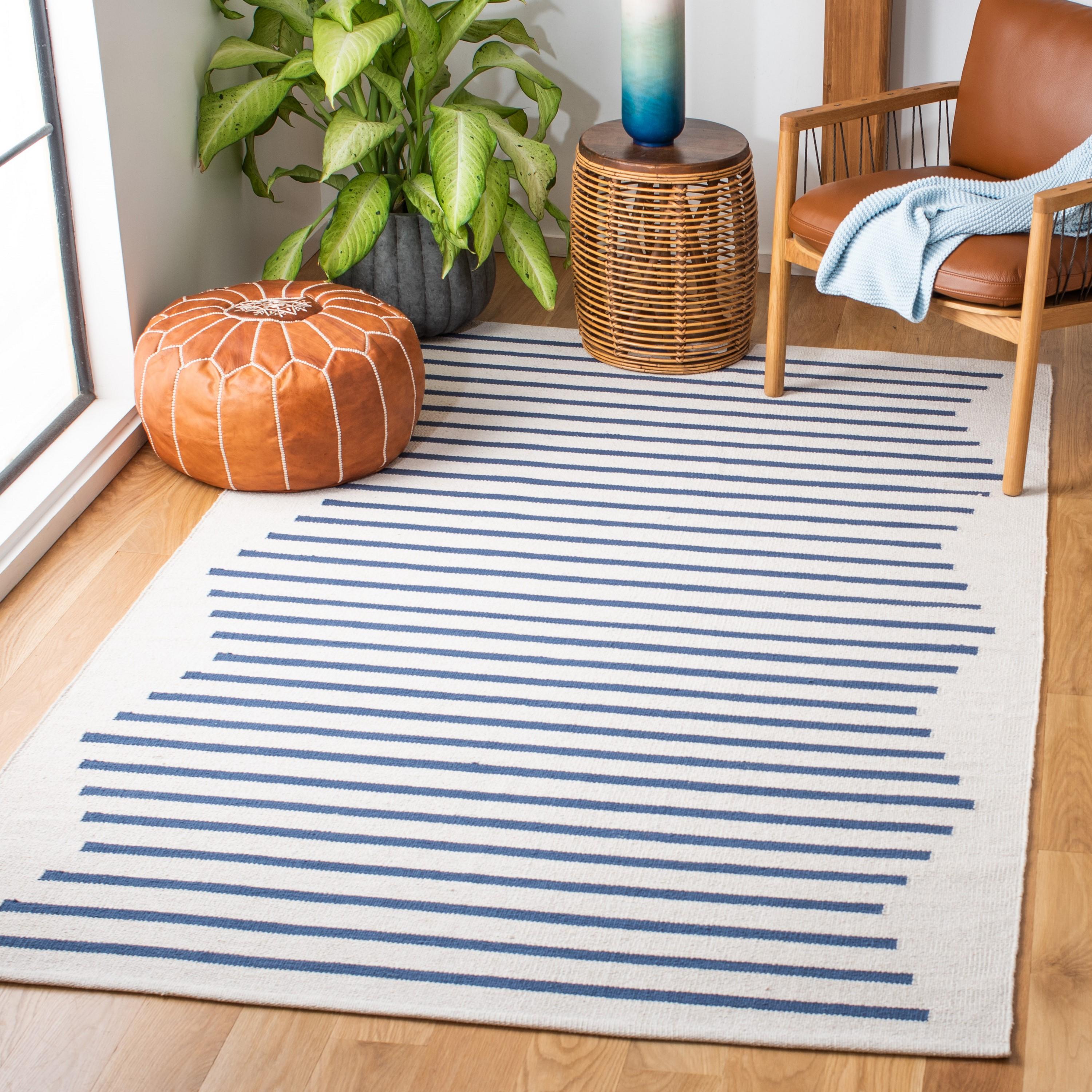 Montauk MTK313 Hand Woven Indoor Accent Rug - Ivory/Navy - 3'x5' - Safavieh