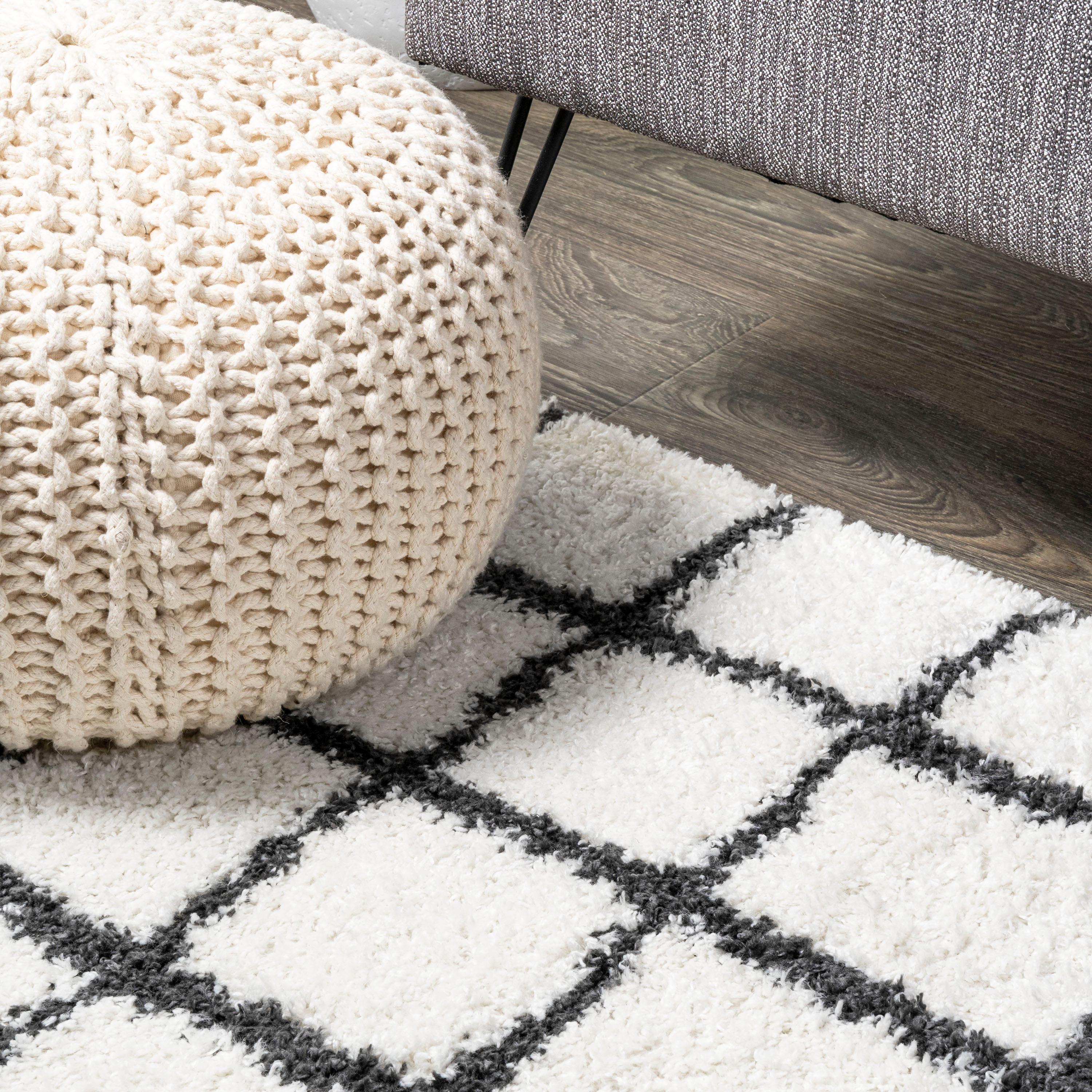 4'x6' Arenal Geometric Grid Shag Area Rug, White/Black - JONATHAN Y