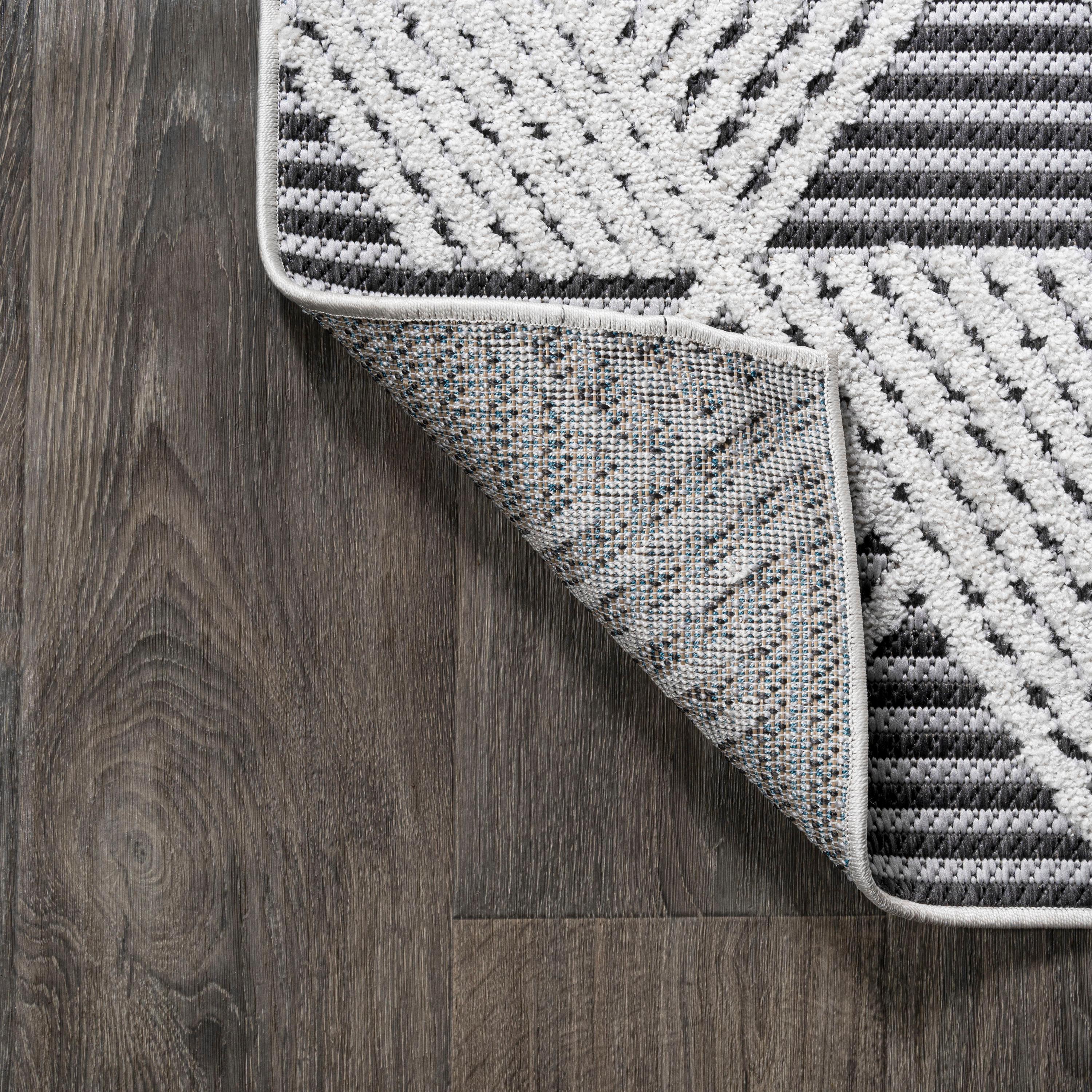 4'x6' Jazz High-Low Pile Art Deco Geometric Indoor/Outdoor Area Rug, Black/Ivory - JONATHAN Y