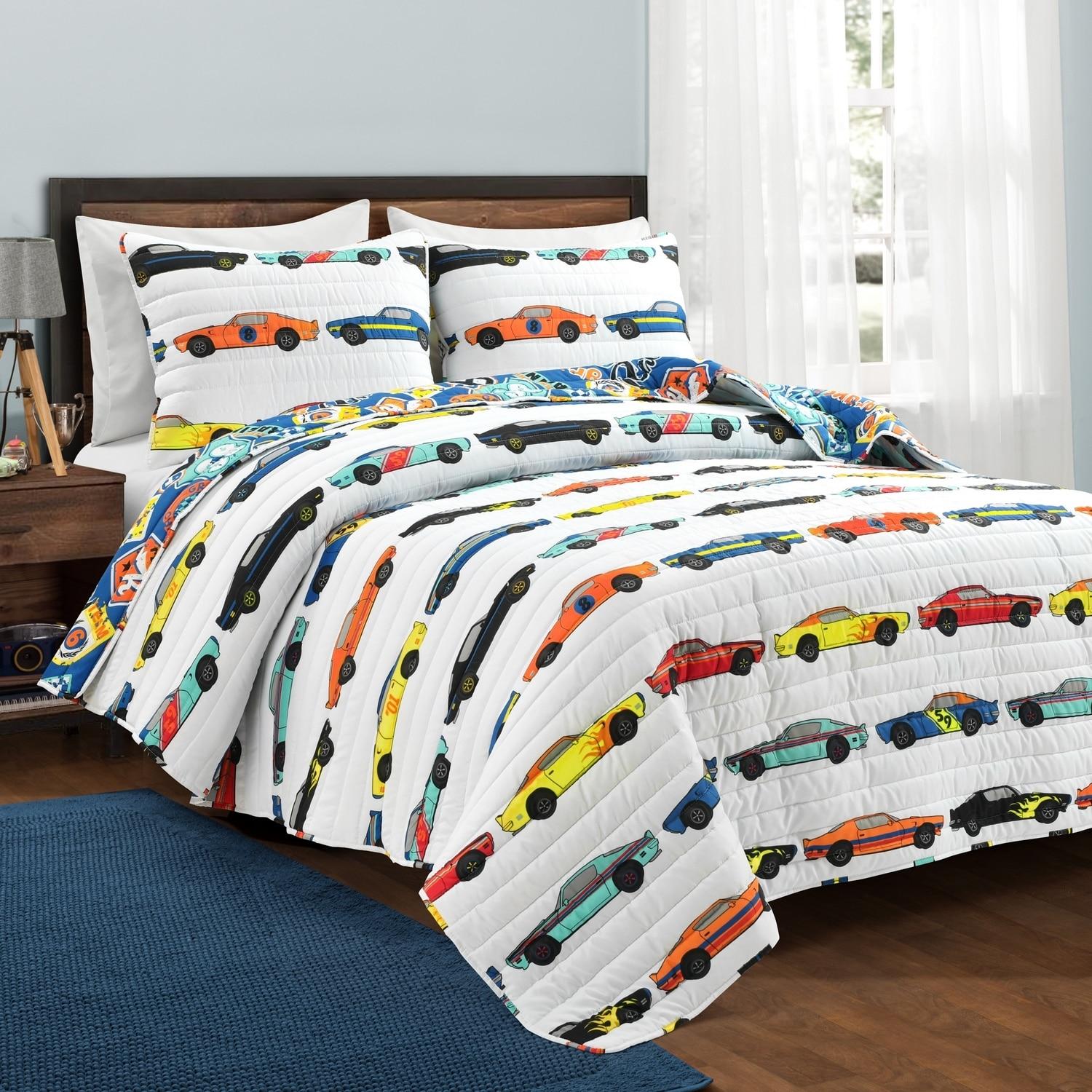 Lush Decor White Graphic Print Reversible Twin Quilt with (Fill)