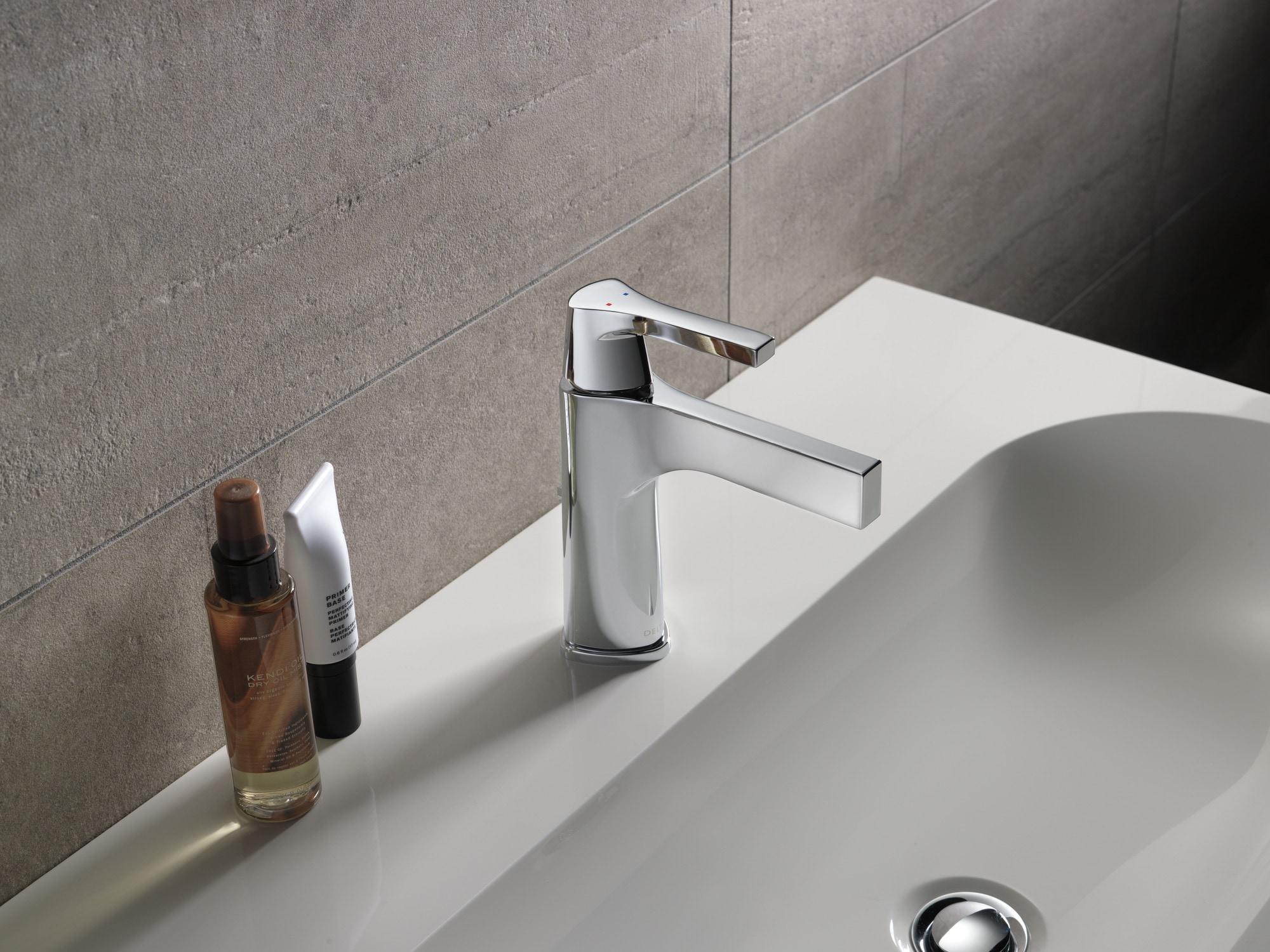 Zura Single Hole Bathroom Faucet with Drain Assembly