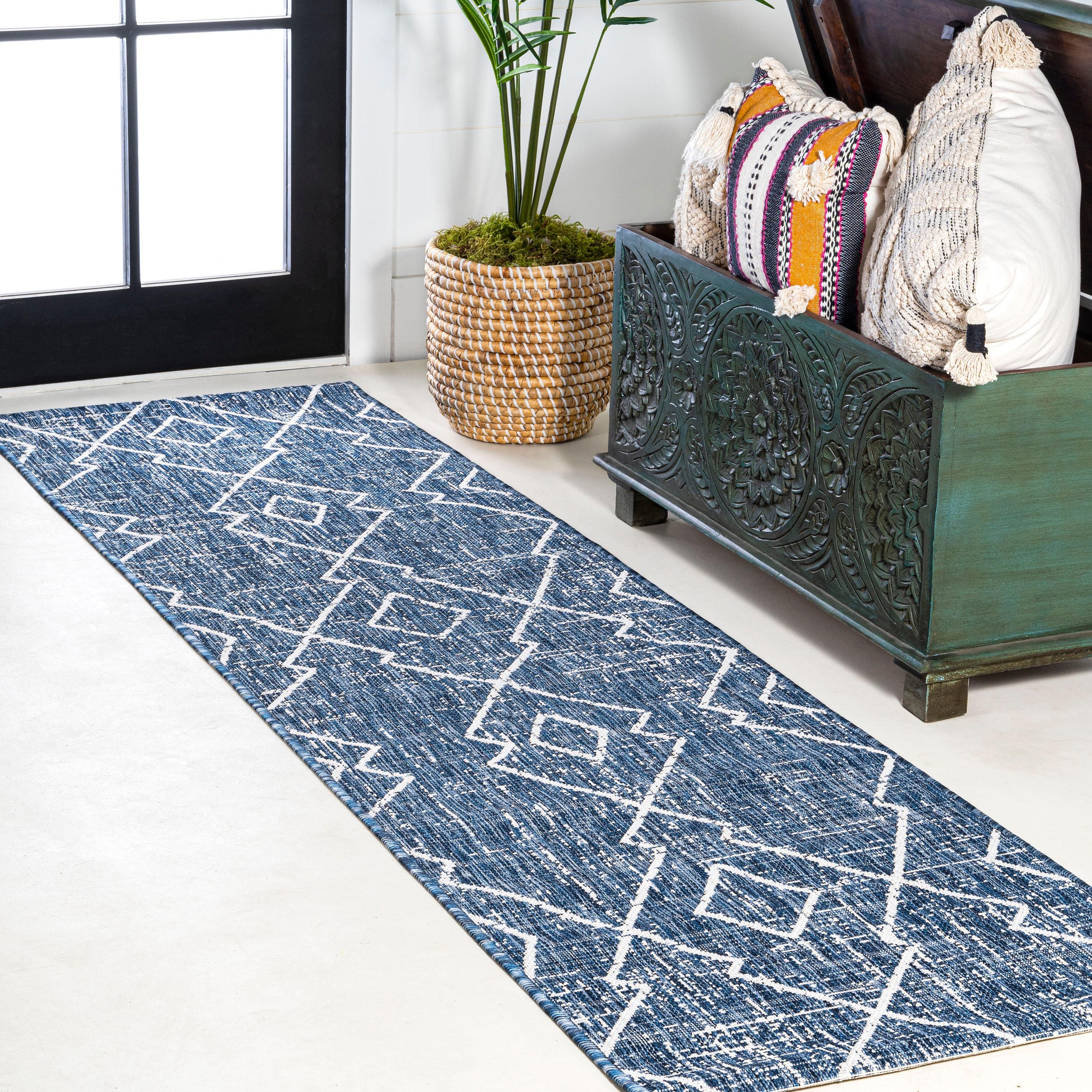 2'x8' Carwa  Diamond Trellis Indoor/Outdoor Runner Rug, Blue/Ivory - JONATHAN Y