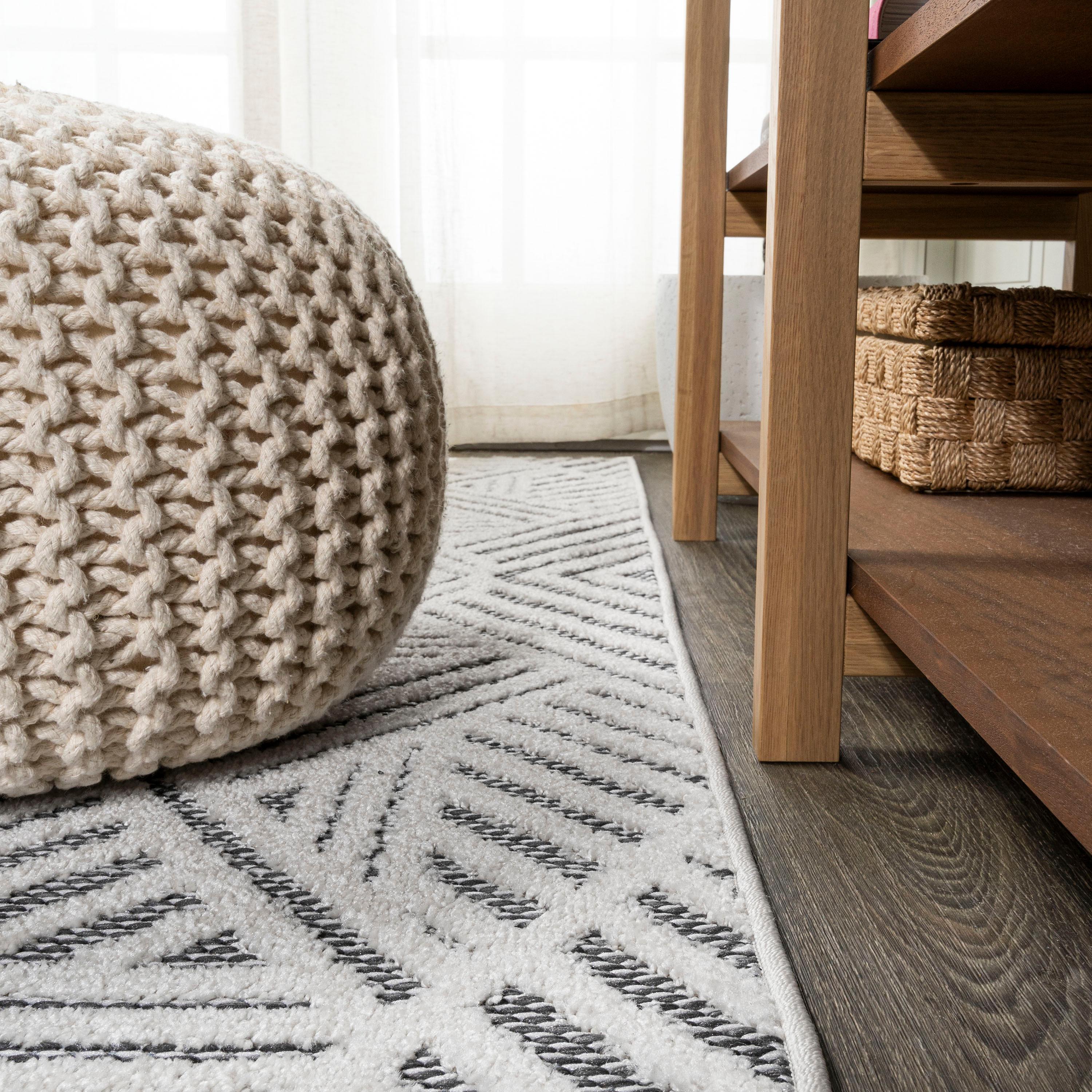 4'x6' Jordan High-Low Pile Art Deco Geometric Indoor/Outdoor Area Rug, White/Black - JONATHAN Y