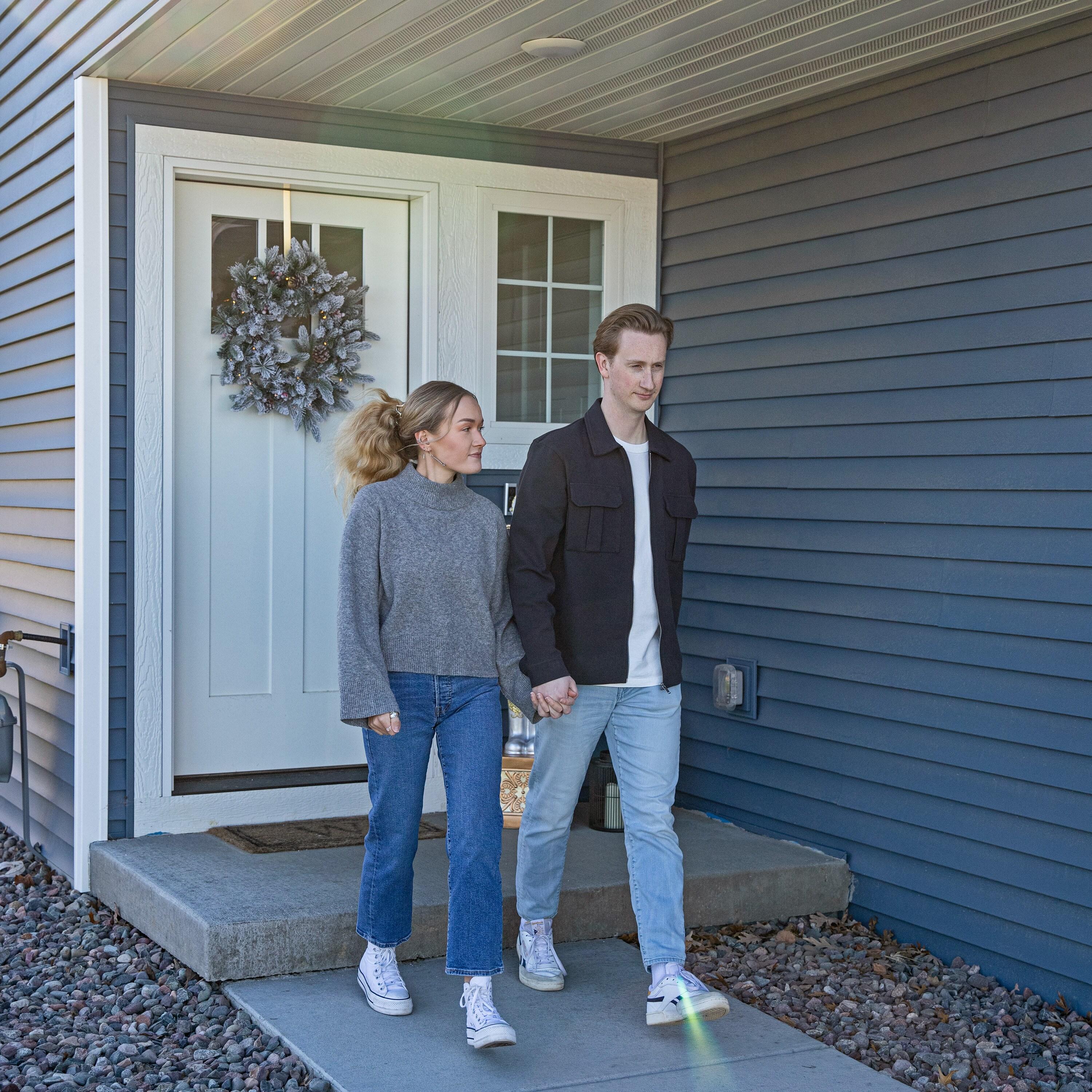 Sunnydaze 24" Diameter Indoor or Outdoor PVC Christmas Wreath with Pinecones and Berries - Flocked
