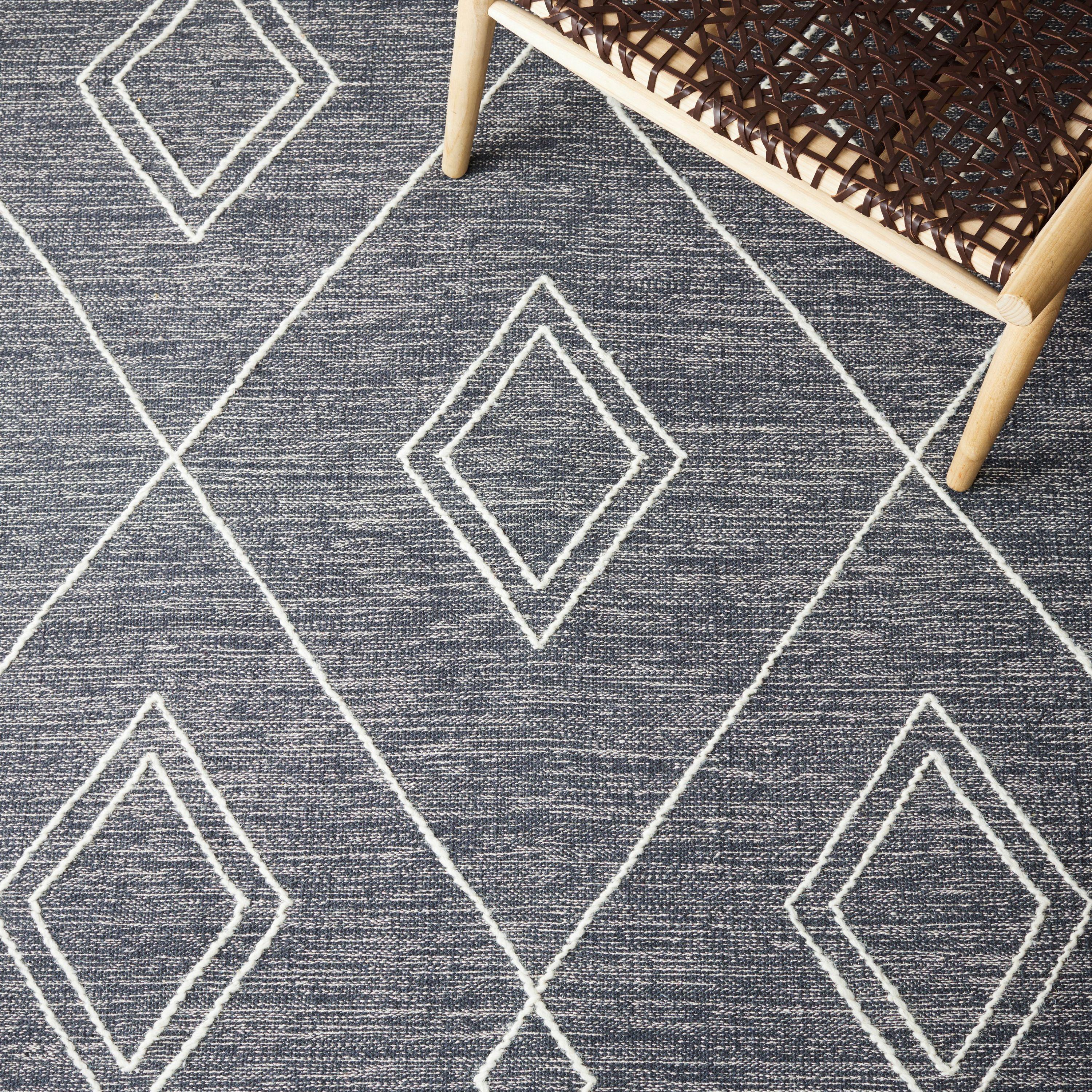 Steelside™ Holtby Southwestern Hand-Woven Flatweave Charcoal/Ivory Area Rug