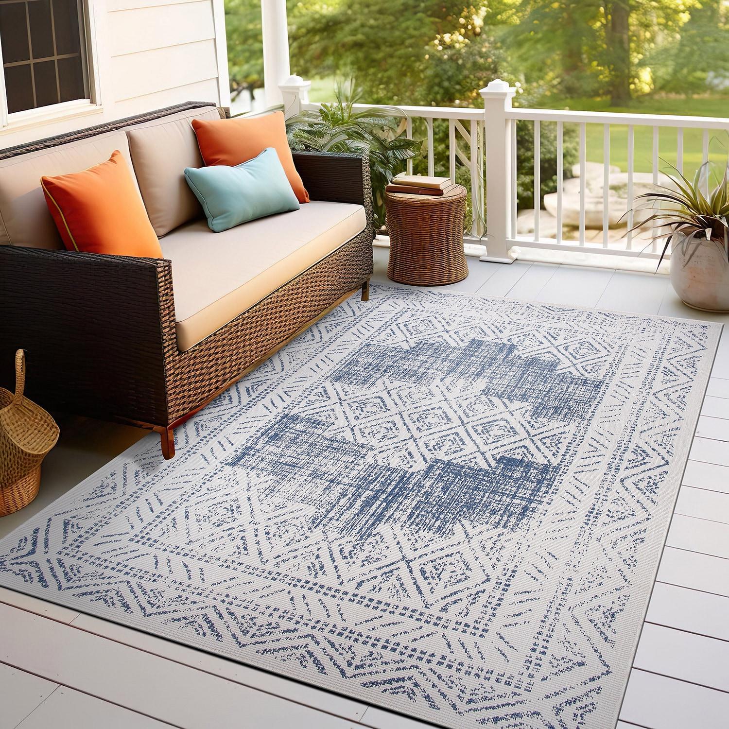 Nuloom Kandace Geometric 5x8 Indoor/Outdoor Area Rug for Living Room Patio Deck Front Porch Kitchen, Blue/Ivory