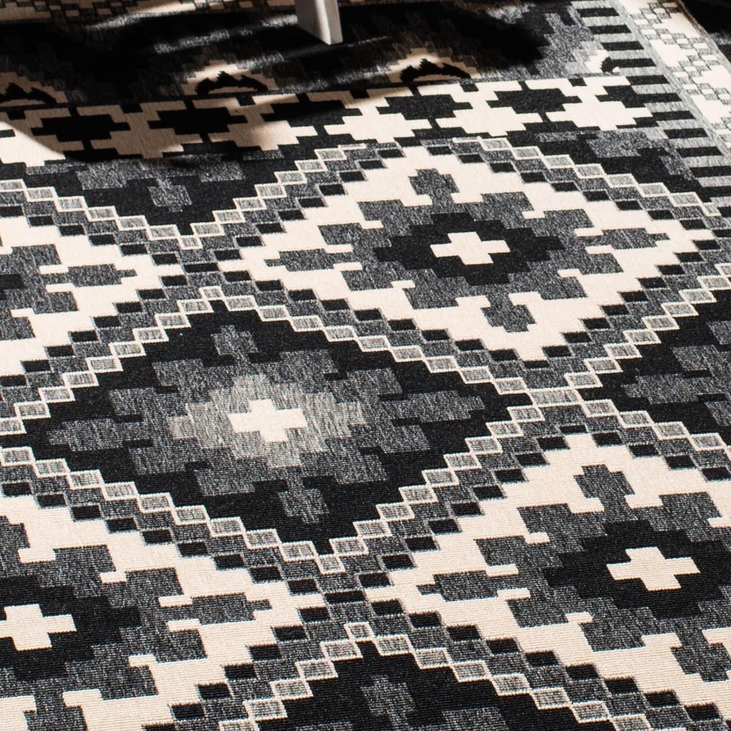 Veranda VER096 Power Loomed Indoor/Outdoor Accent Rug - Black/Beige - 2'7"x5' - Safavieh