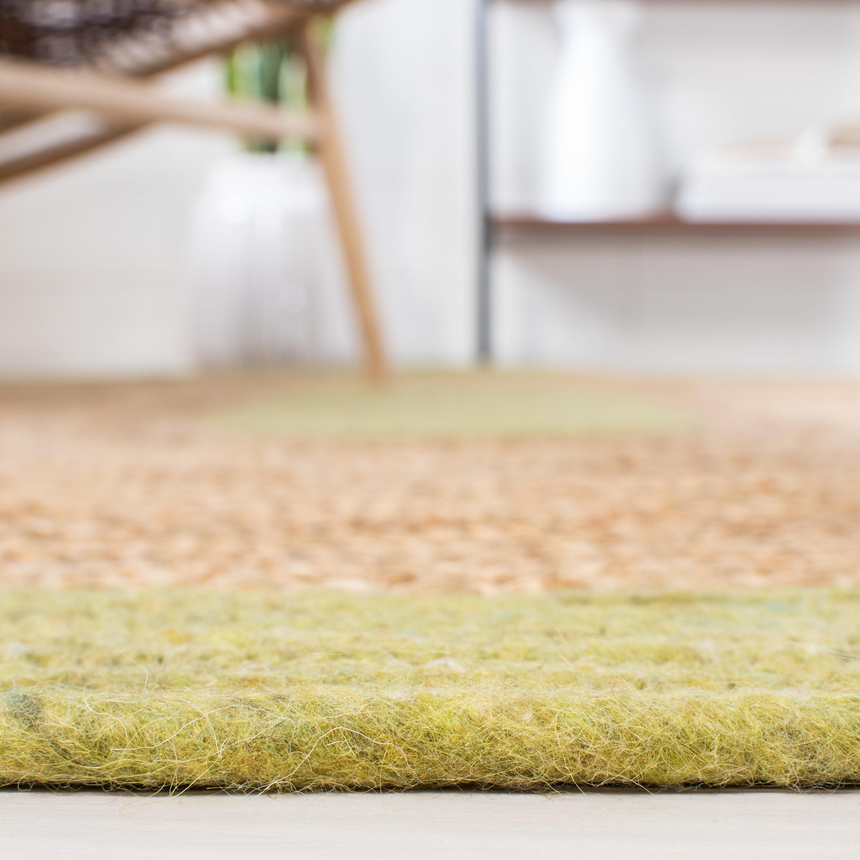 Braided BRD910 Hand Woven Indoor Area Rug - Green/Natural - 4' Round - Safavieh