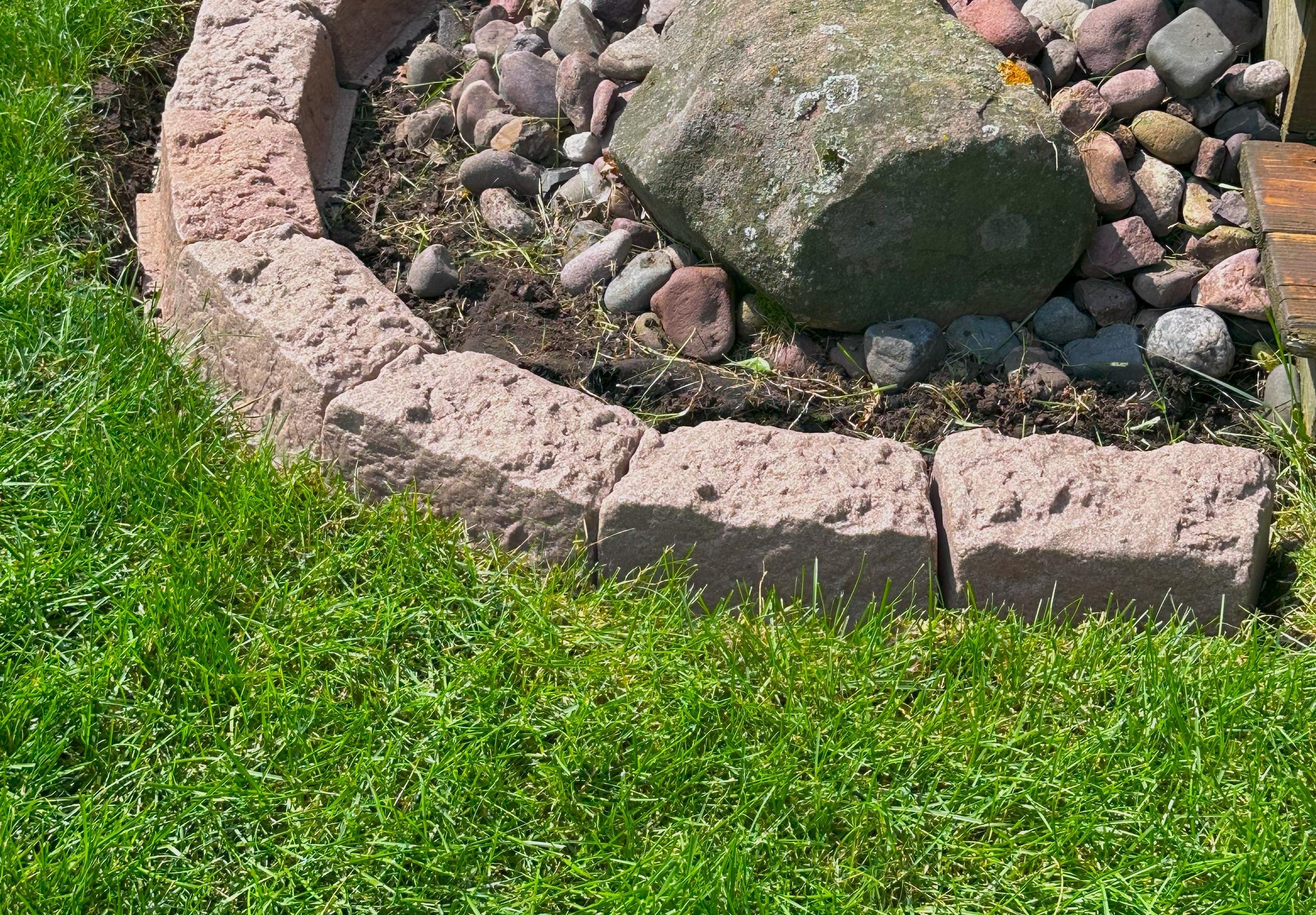 DekoRRa Products 144" L x 5" W x 4" H Lawn Edging Artificial Stone (Set of 16)