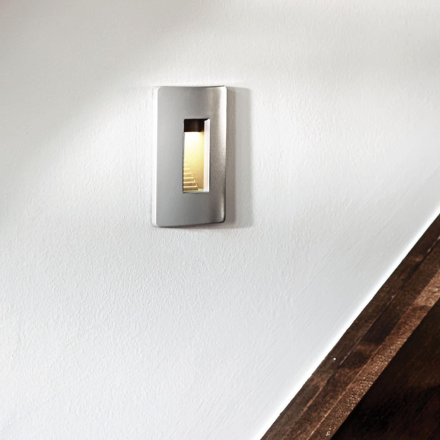Hinkley Luna Vertical 120v 2700K Integrated LED Step Light