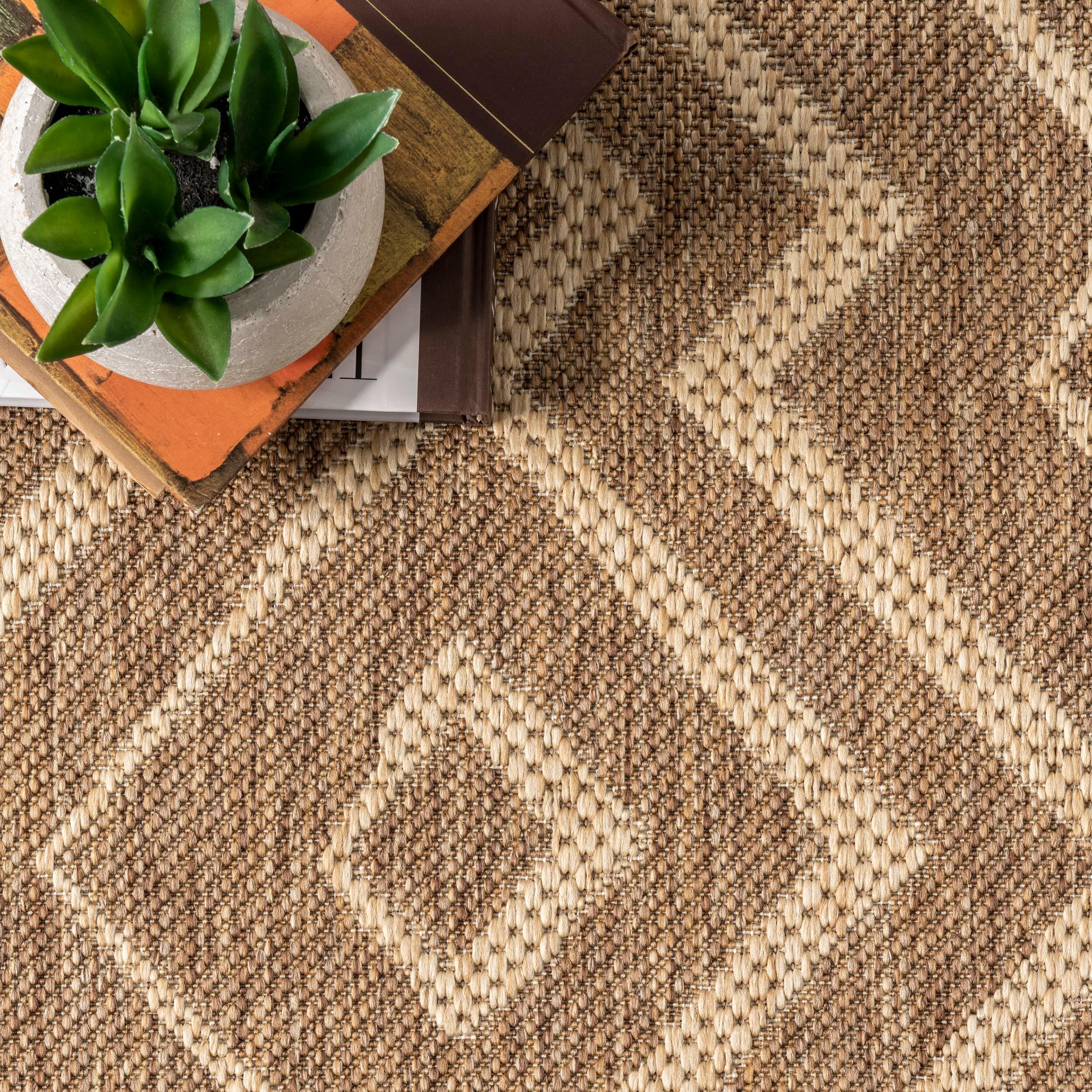 Beige Square Trellis Easy-Care Synthetic Indoor/Outdoor Rug, 4' x 6'