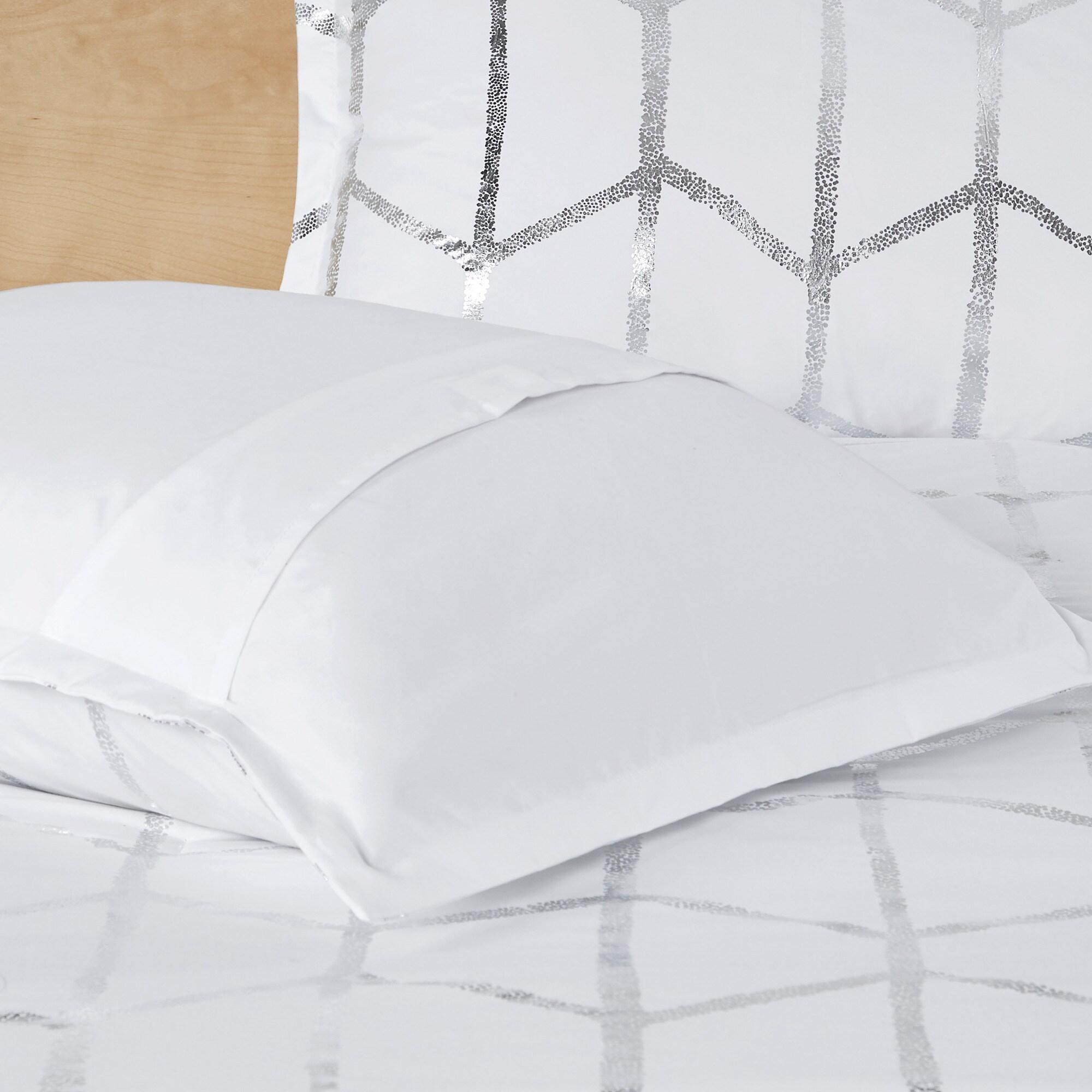 Intelligent Design Raina Metallic Printed Comforter Set