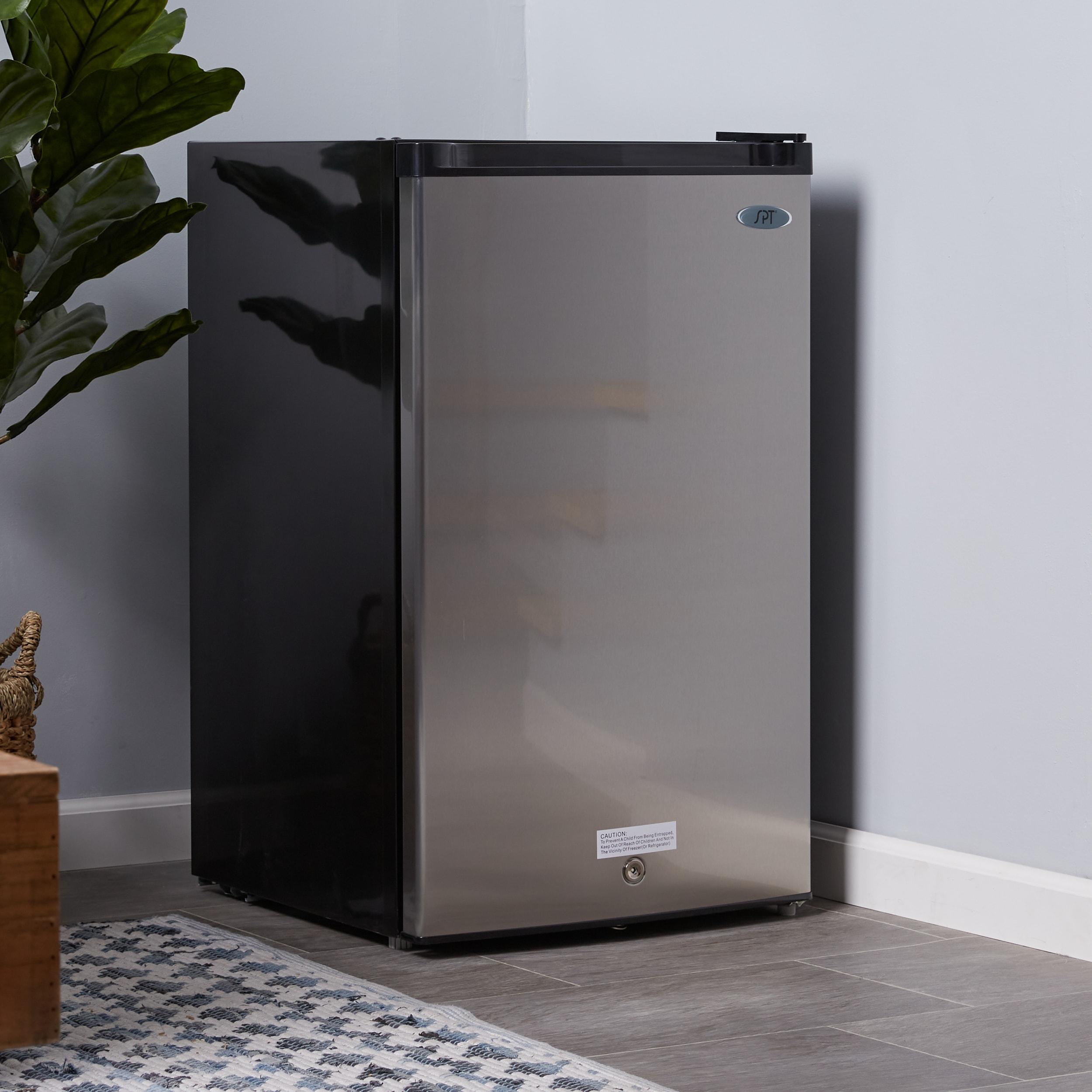 Sunpentown UF-304SSA 33.75 x 19.375 x 21.125 in. Energy Star 3.0 cu. ft. Upright Freezer, Stainless Steel