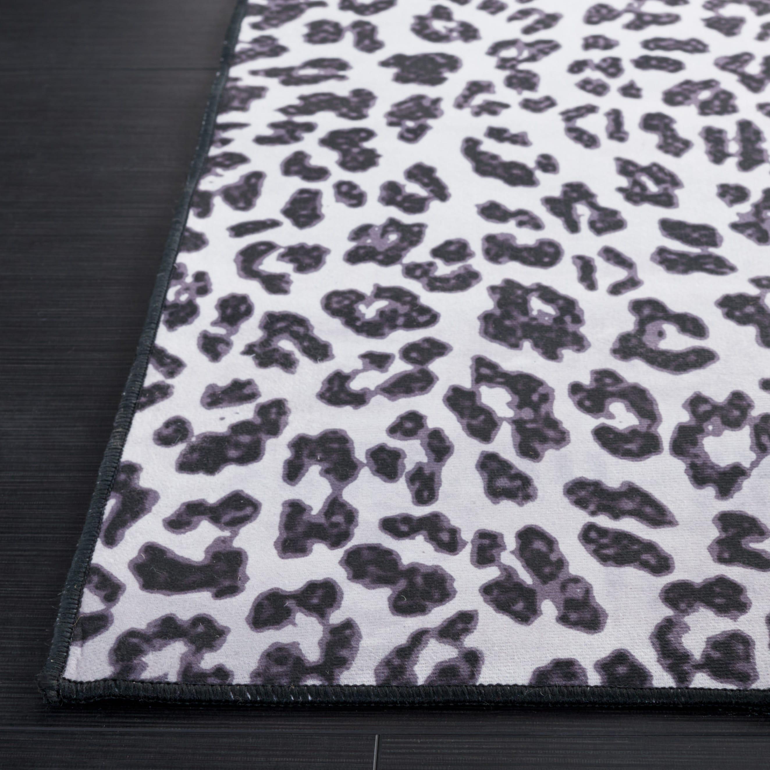 Faux Hide FAH505 Power Loomed Machine Washable Indoor Area Rug - Ivory/Black - 5'x8' - Safavieh