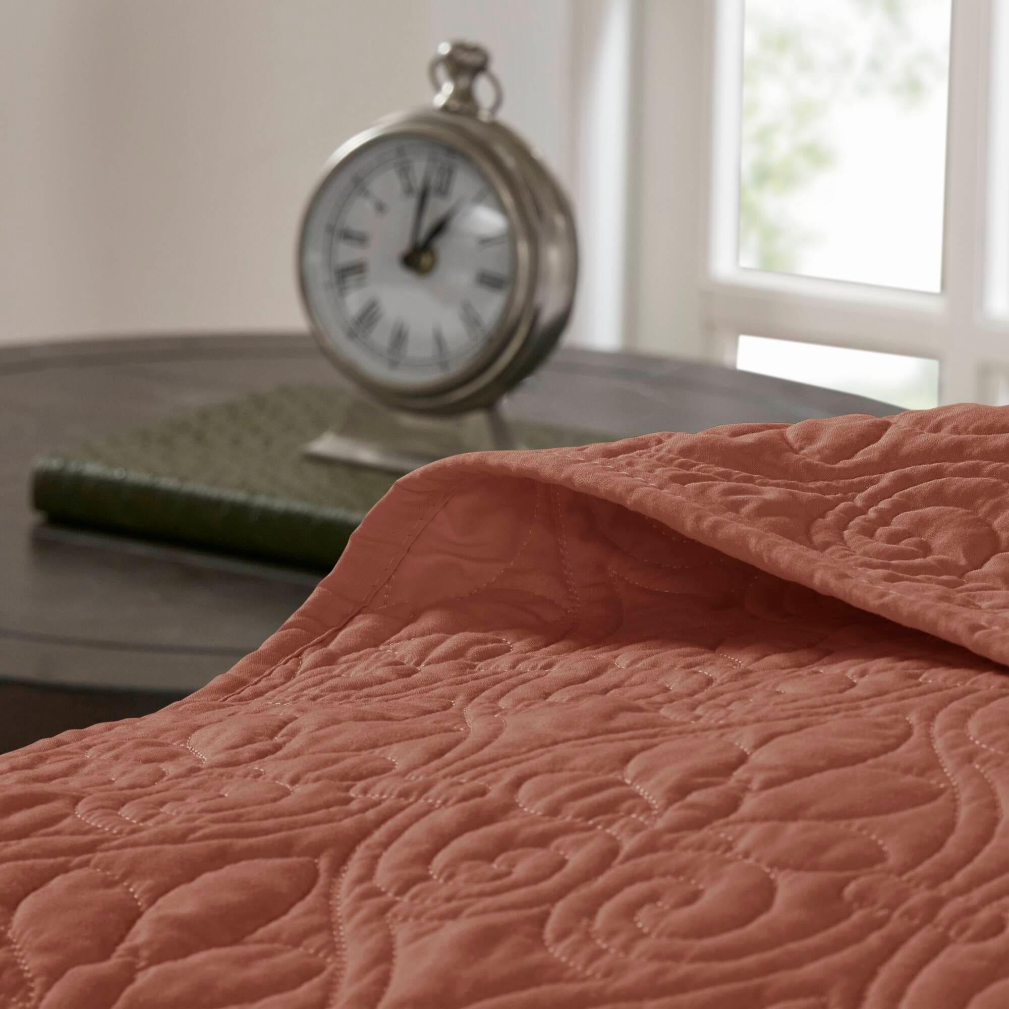 Quebec Reversible Bedspread Set