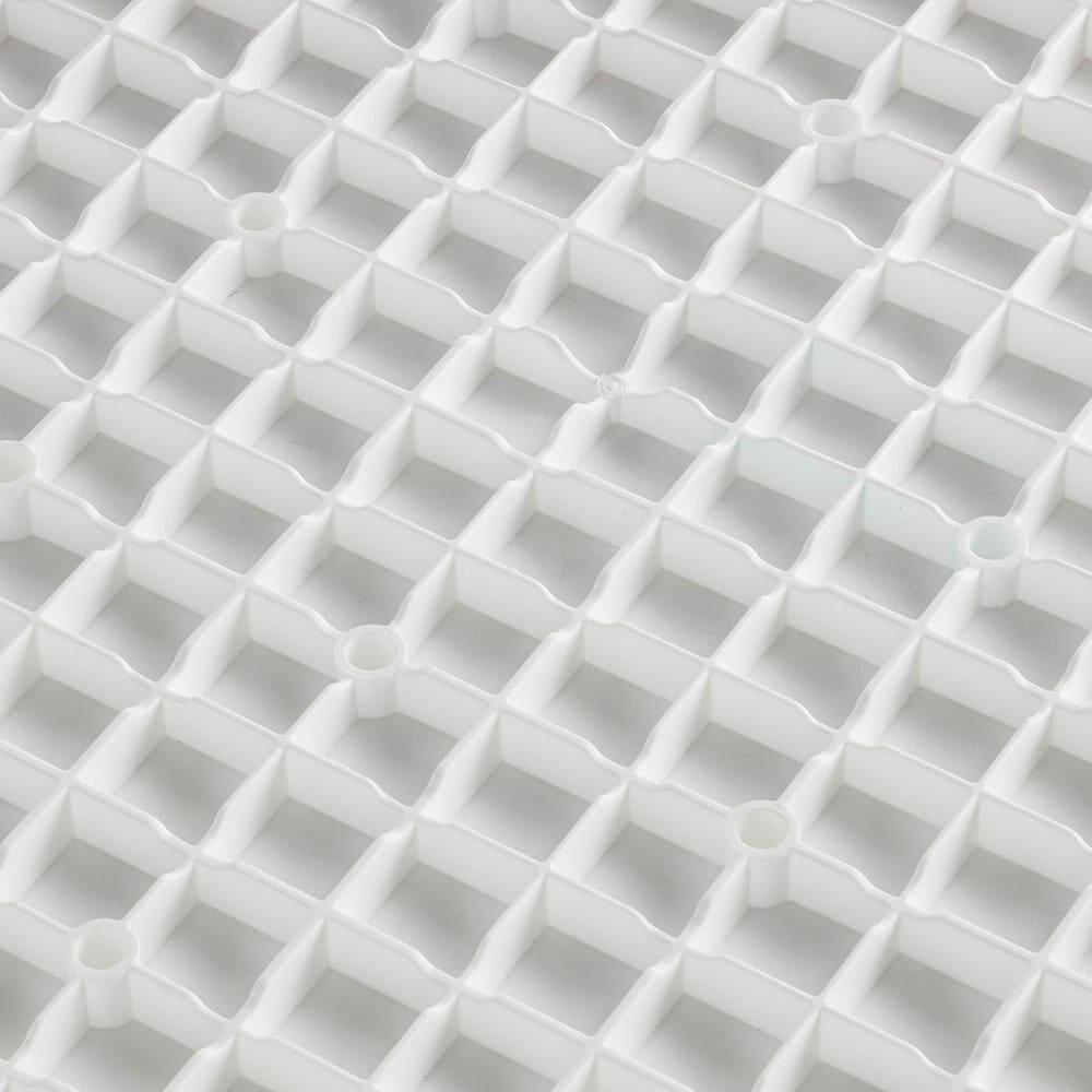 12 in. W x 12 in. L Artic White Diamondtrax Home Modular Polypropylene Flooring (10-Tile/Pack) (10 sq. ft.)