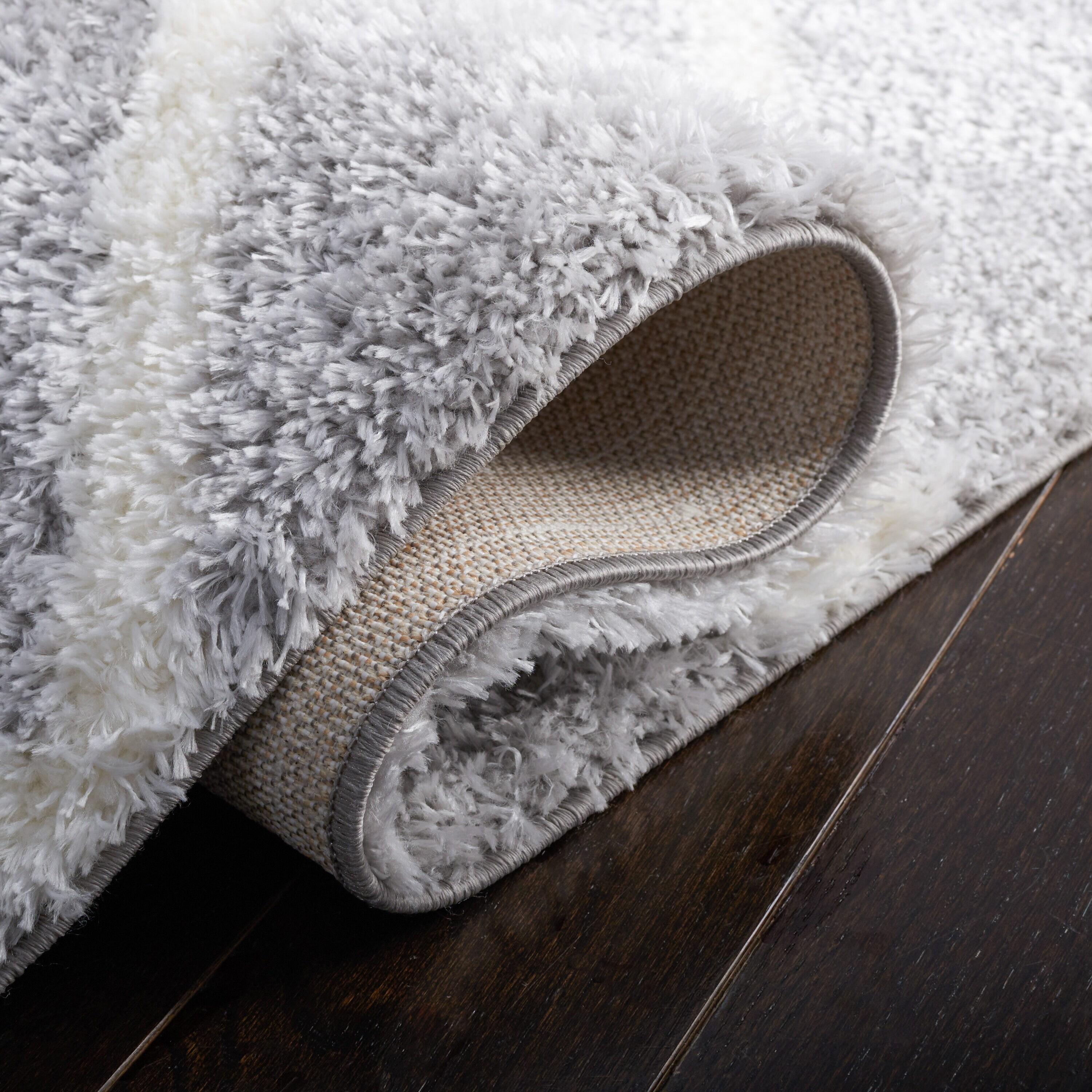 Tahoe Shag THO676 Power Loomed Area Rug - Light Grey/White - 5'x7' - Safavieh.