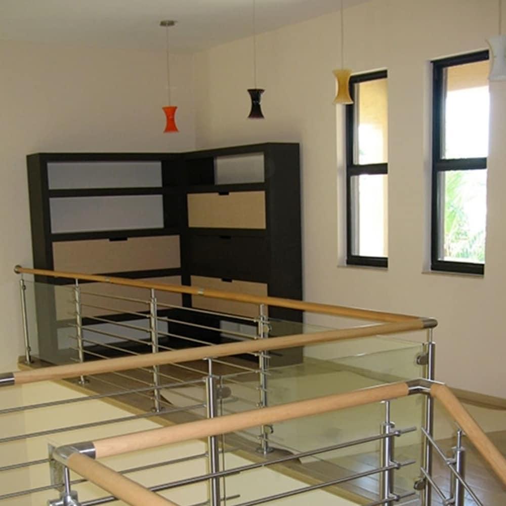 Indital 1.5" H x 4" W x 4" D Round Wall Flange/Anchor for Wooden Handrails