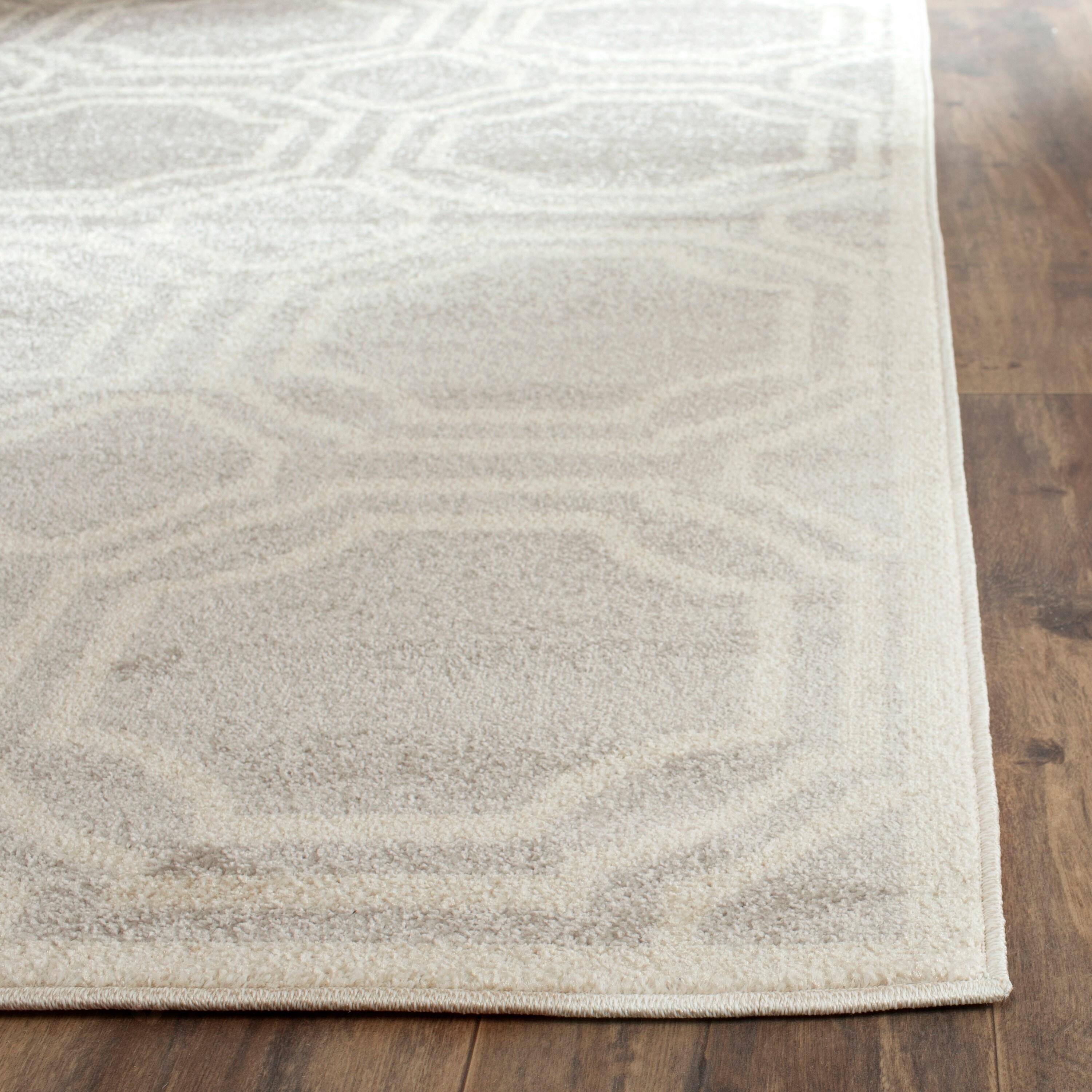 Amherst AMT411 Power Loomed Area Rug - Light Grey/Ivory - 5'x5' - Safavieh.