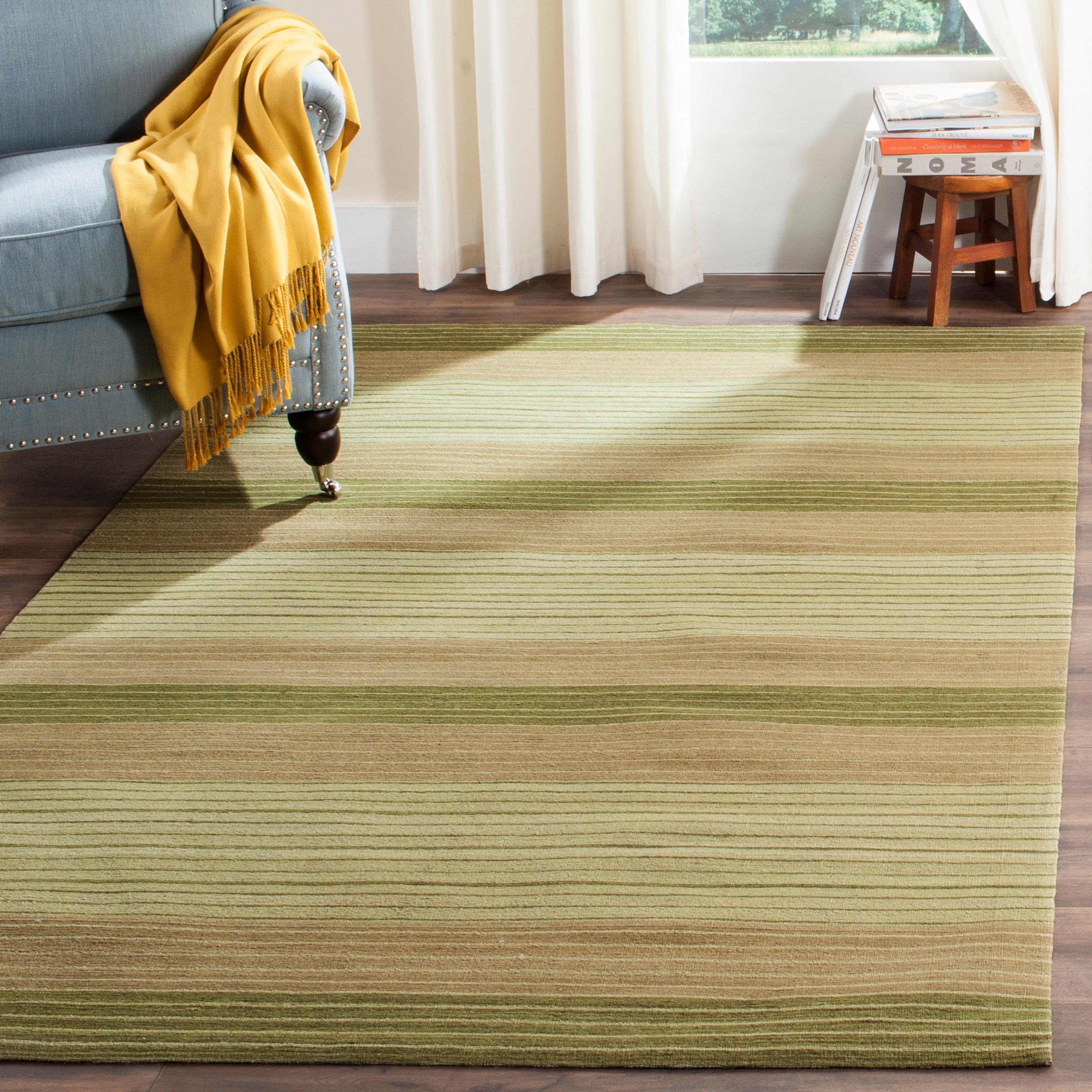 Marbella MRB283 Hand Loomed Area Rug - Green - 4'x6' - Safavieh.