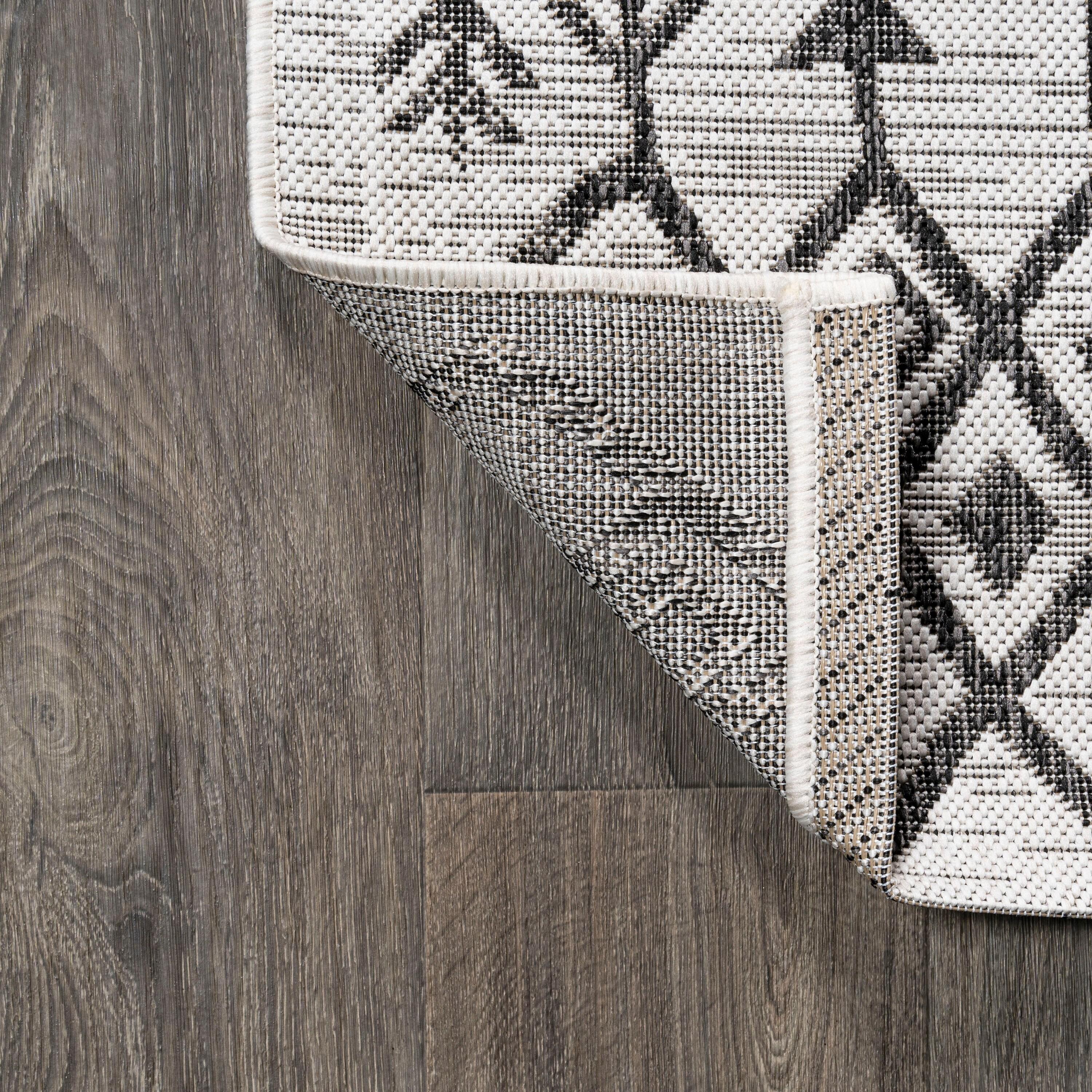4'x6' Tokay Bohemian Geometric Indoor/Outdoor Area Rug, Ivory/Black - JONATHAN Y