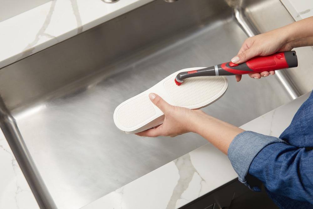 Rubbermaid Power Scrubber with 1 All-Purpose Scrubbing Head and 1 Grout Scrubbing Head