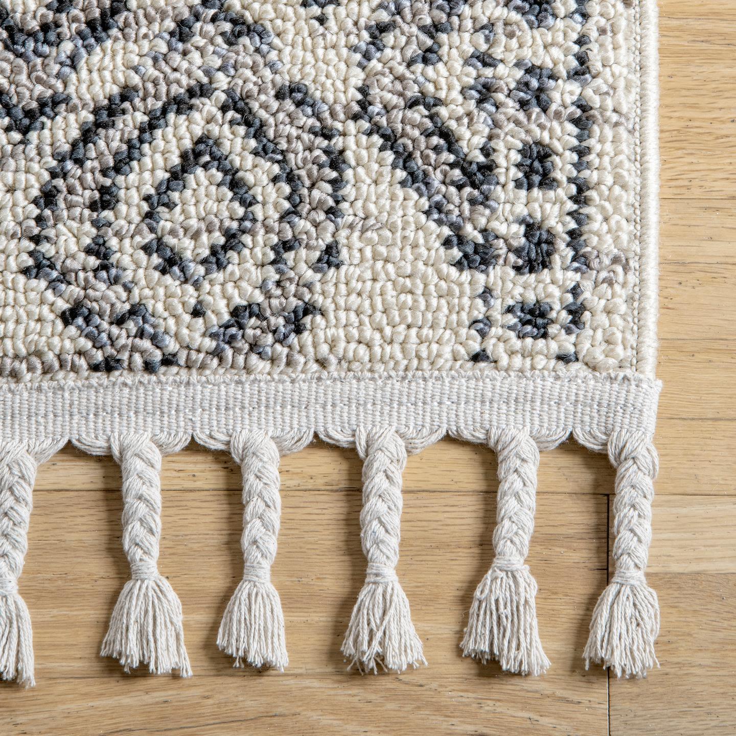 Nuloom Chenoa Striped Global Tassel Indoor Area Rug, 4' x 6', Ivory