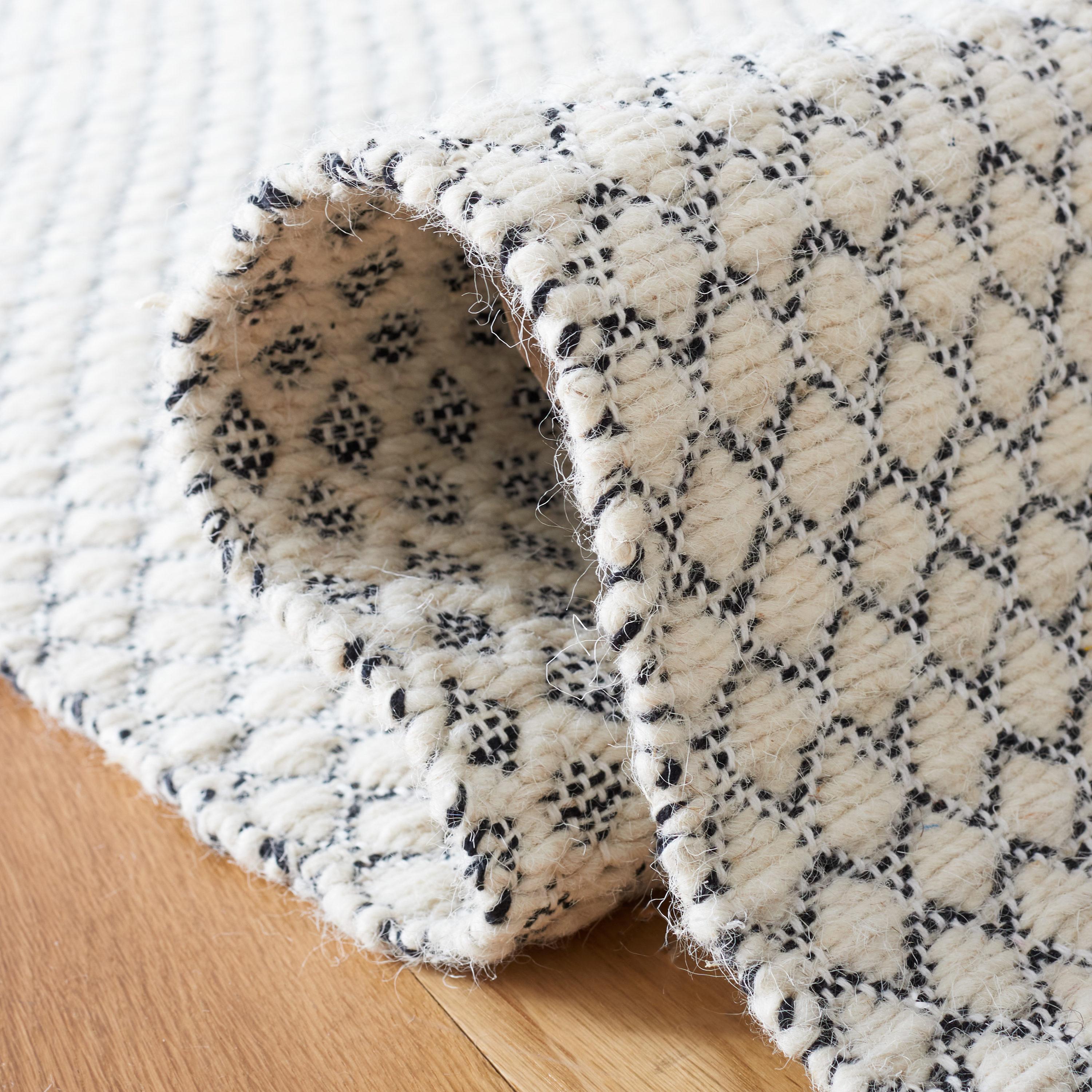 Montauk MTK813 Hand Woven Area Rug - Ivory/Black - 5'x8' - Safavieh.