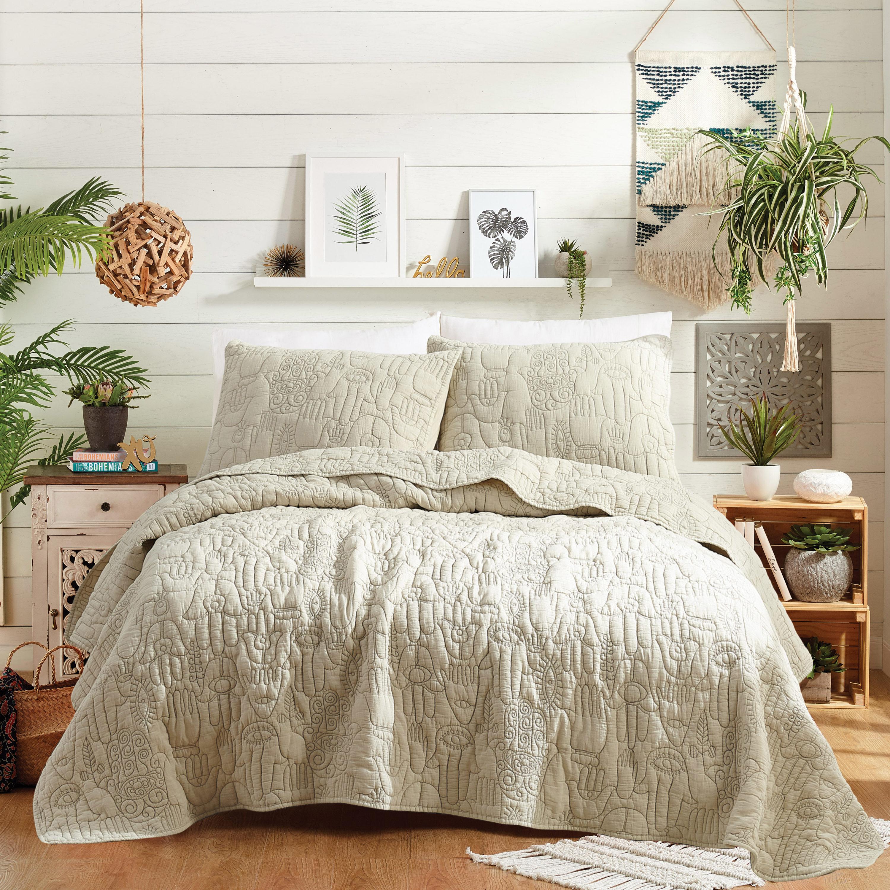 Jungalow Hamsa 3-Piece Embroidered Quilt Set