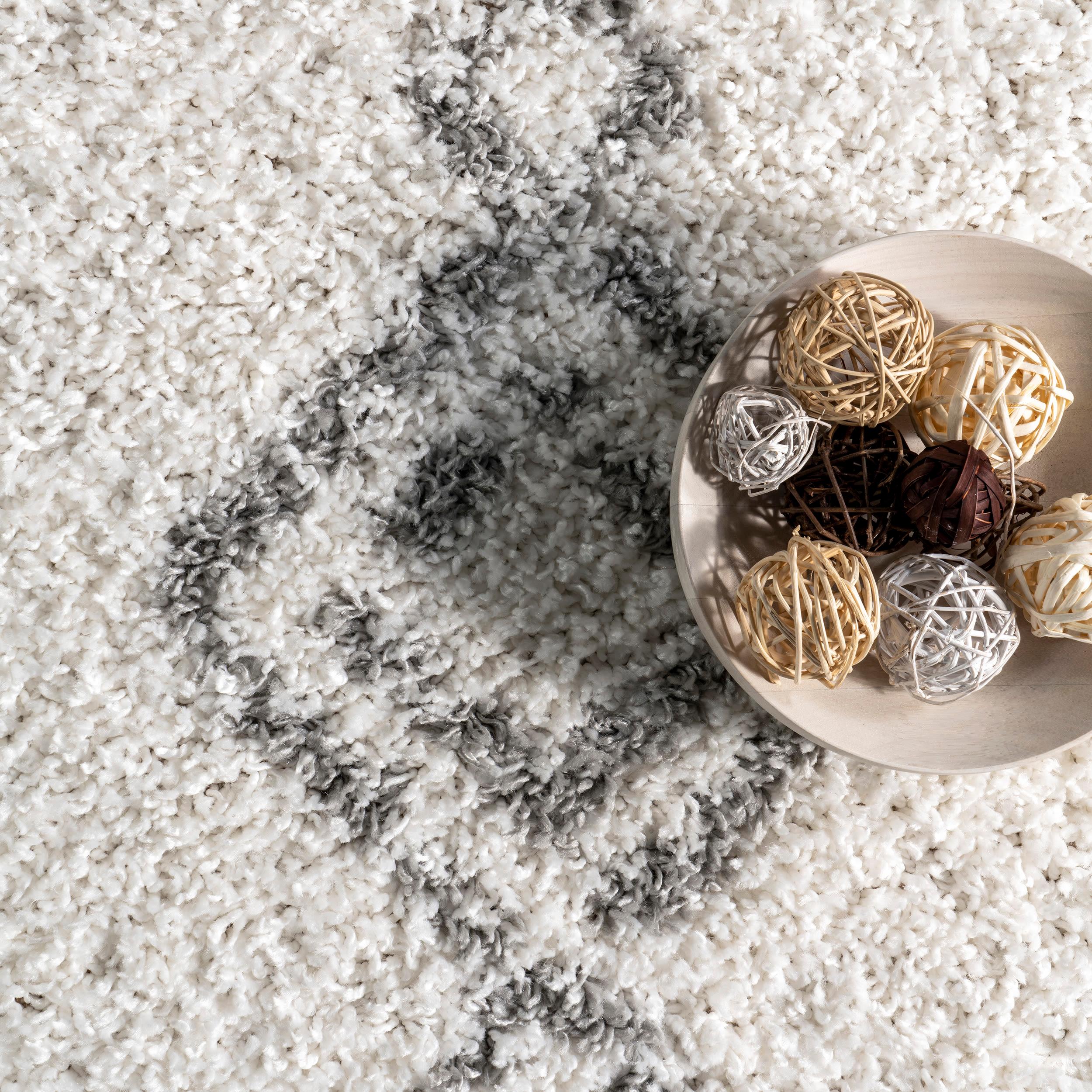 nuLOOM Mackie Moroccan Diamond Tassel Rug