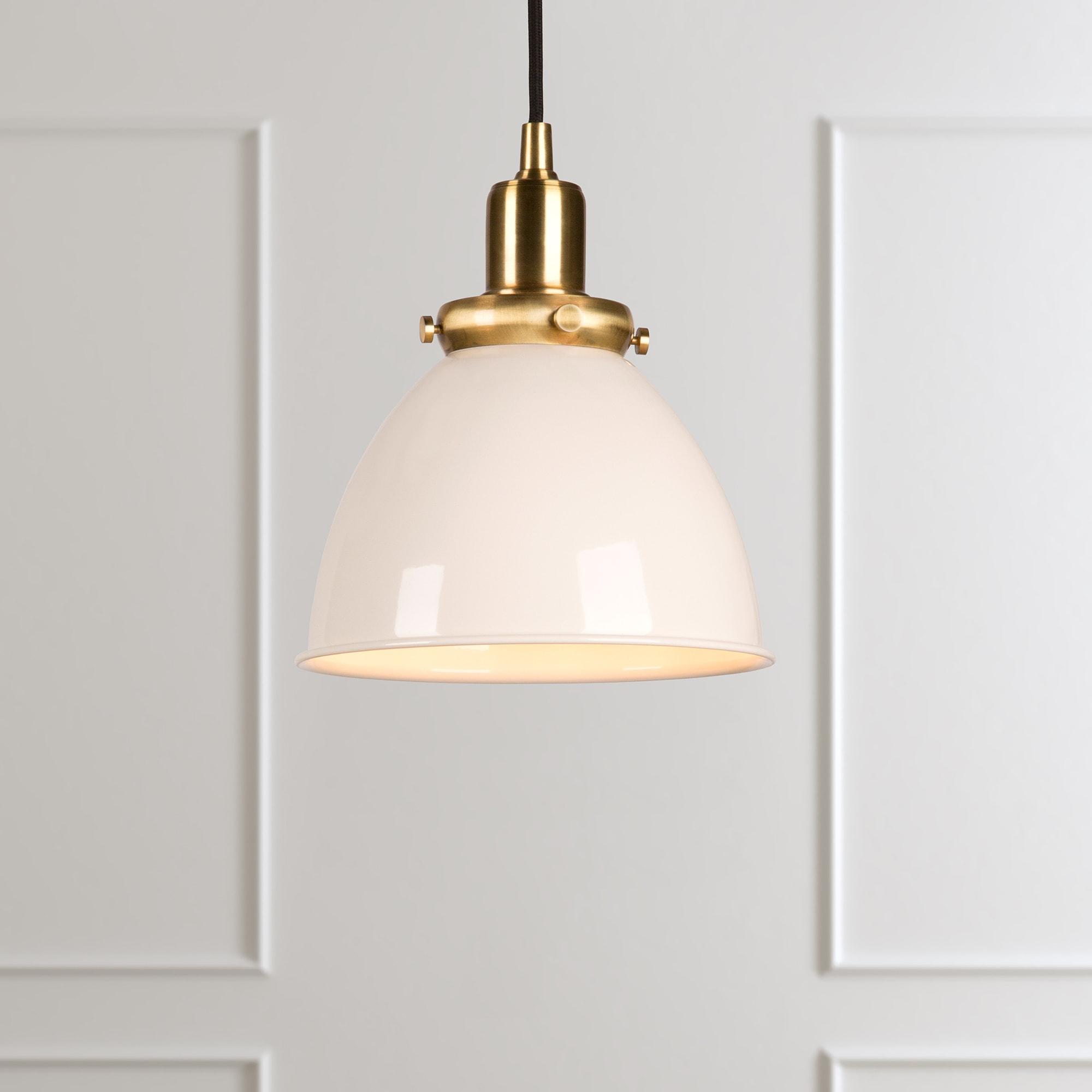 Evelyn&Zoe 8" Pearled White/Brass Metal Pendant