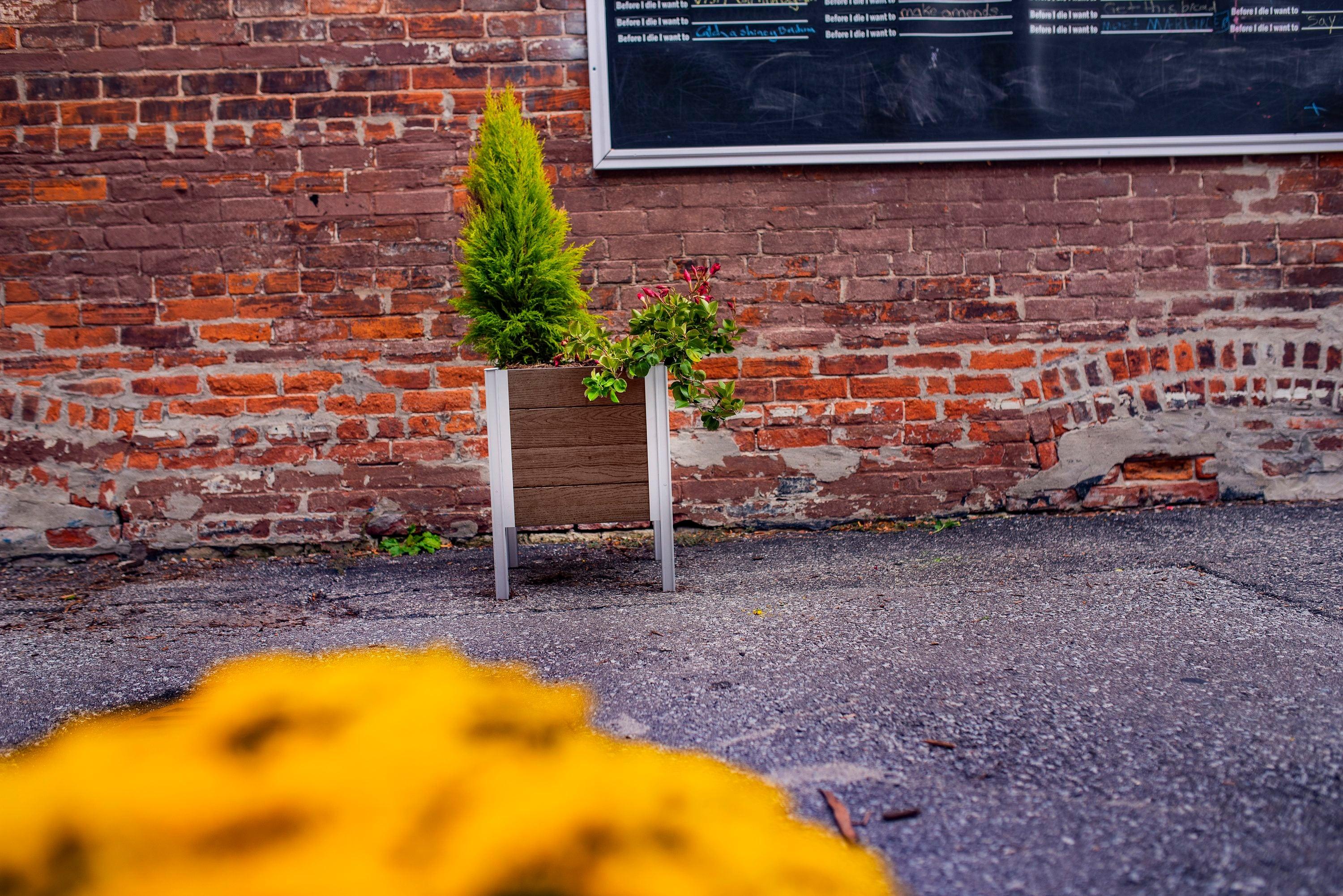 Urbana Vinyl Elevated Planter