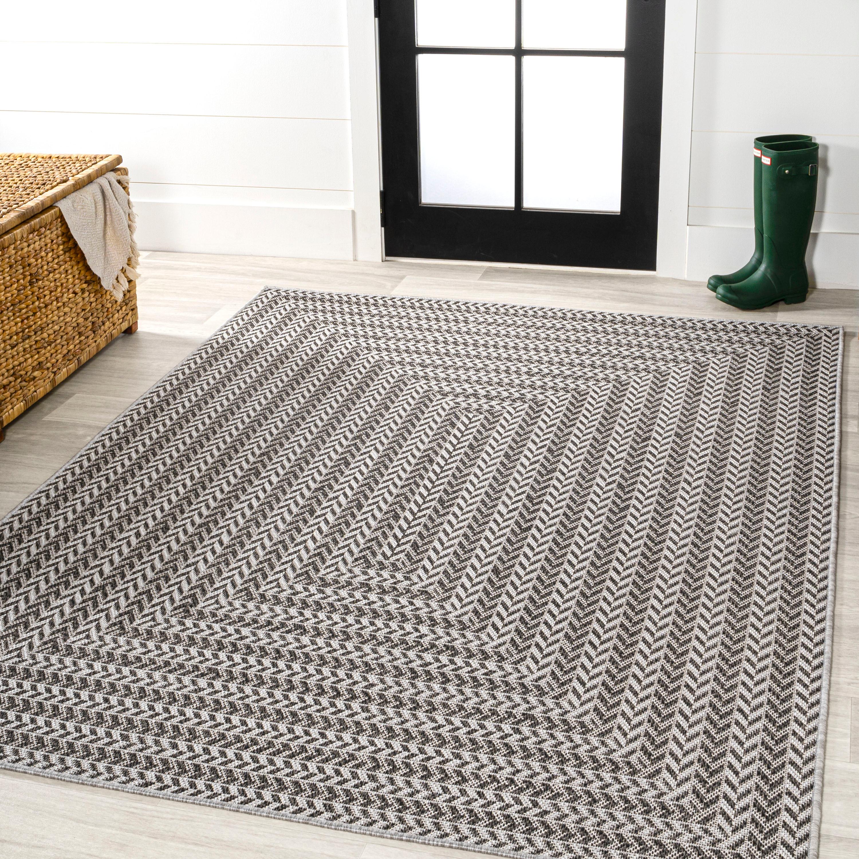 5' x 8' Chevron Modern Concentric Squares Indoor/Outdoor Area Rug, Black/Light Gray - JONATHAN Y