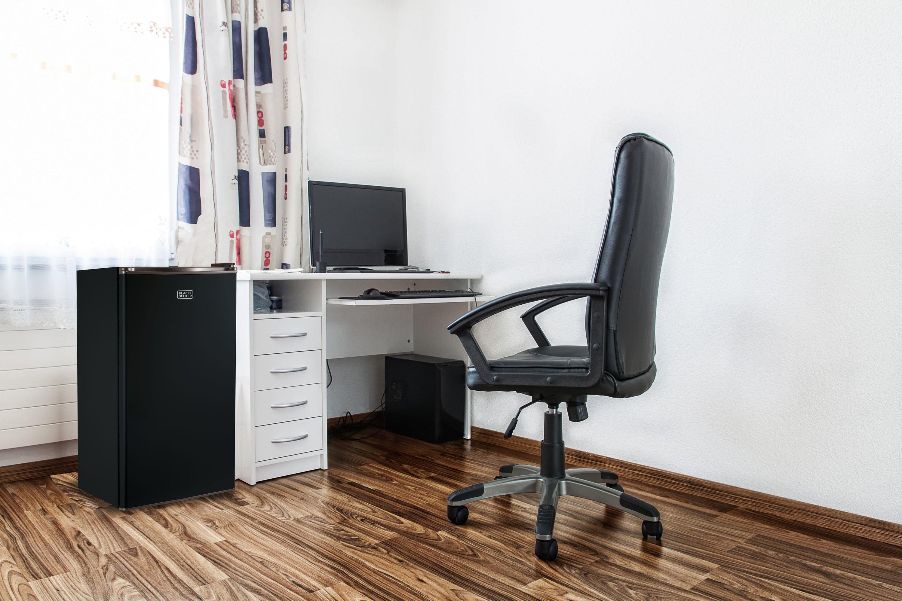 BLACK+DECKER Compact Refrigerator 3.2 Cu. Ft. with True Freezer, Black