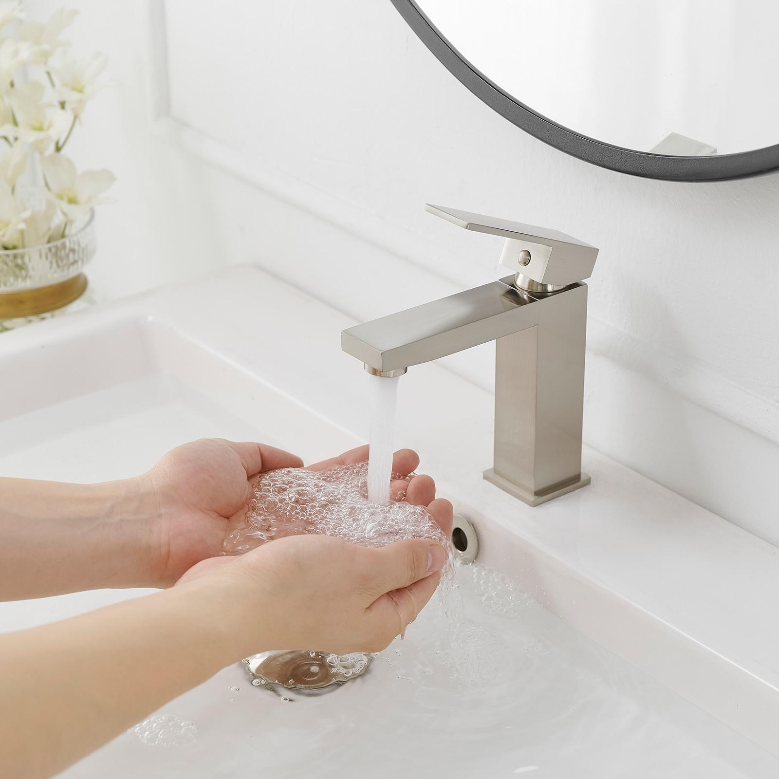 Single-Hole Single-handle Bathroom Faucet